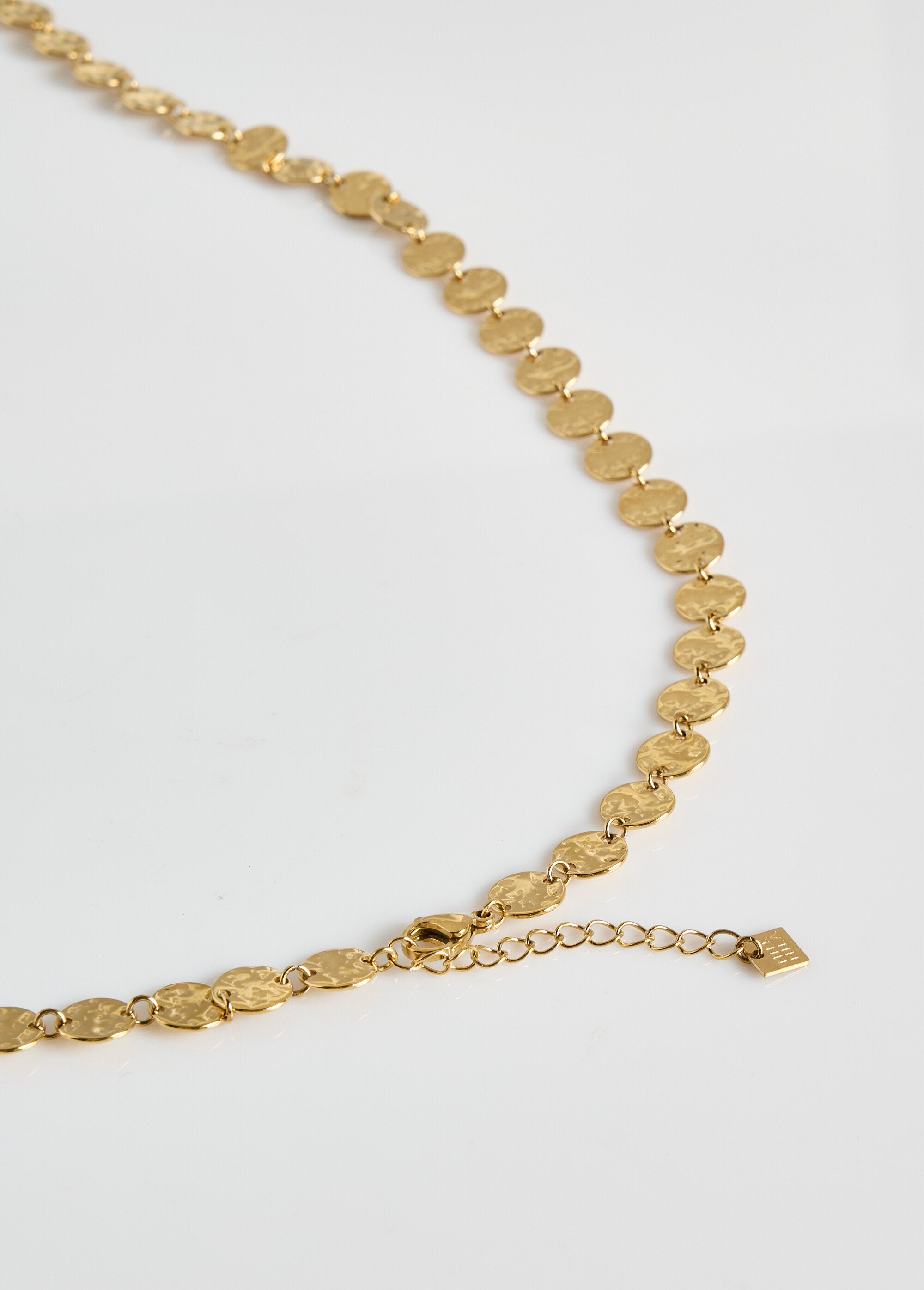 Sautoir_pastilles_en_acier_inoxydable_Dore_DE2_slim