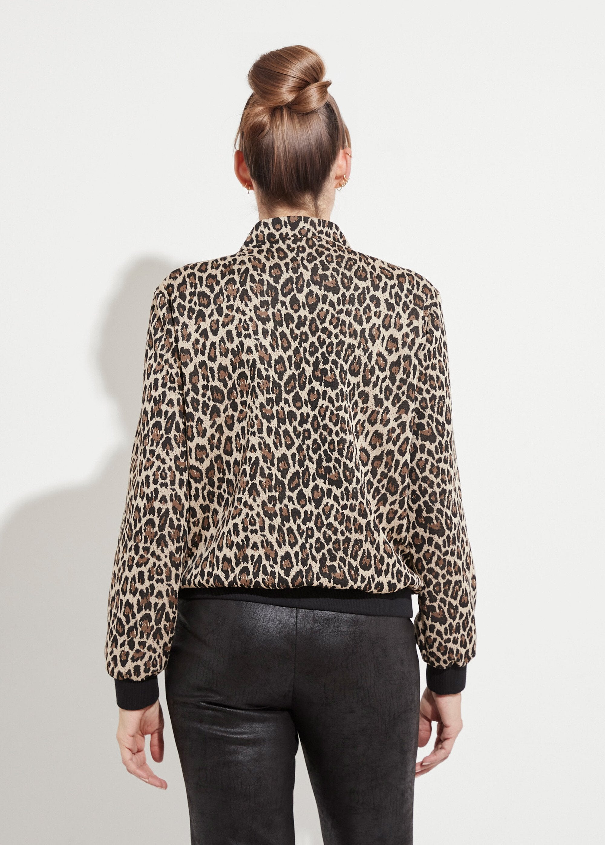 Bomber-style_animal_skin_print_snap-fastening_jacket_Beige_and_black_DO1_slim