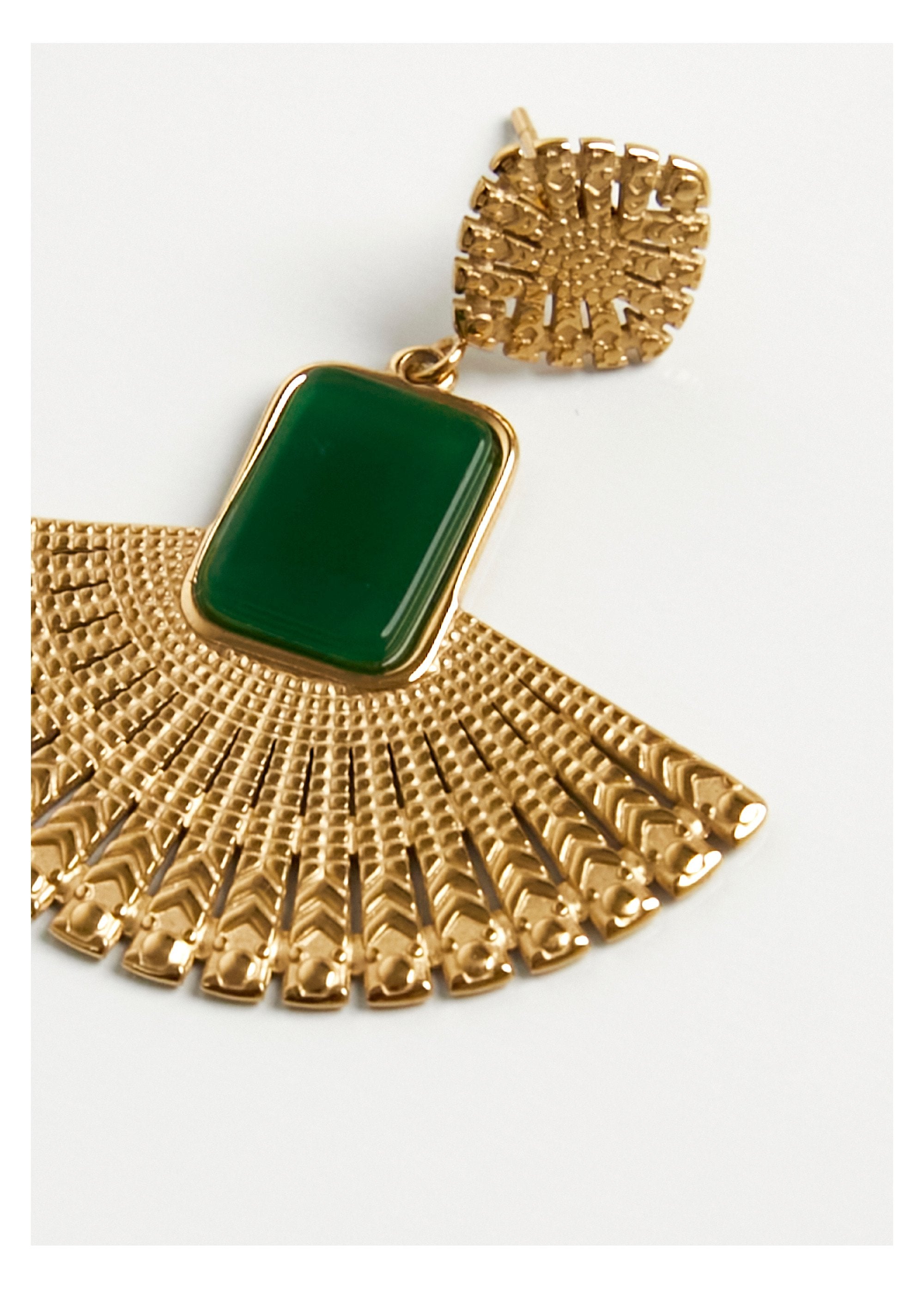 Fan-shaped_steel_earrings_Gold_and_green_DE2_slim