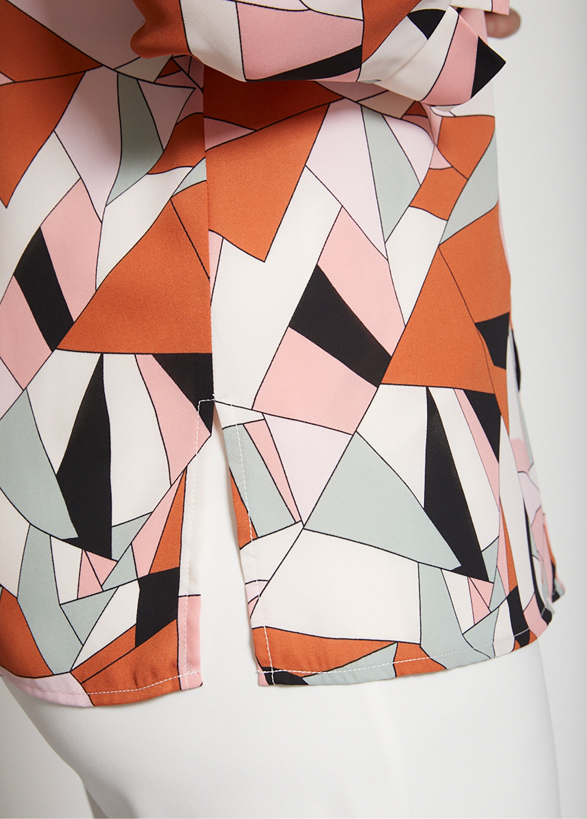 Graphic_Print_Button_Down_Blouse_Multicolor_DE2_curvy
