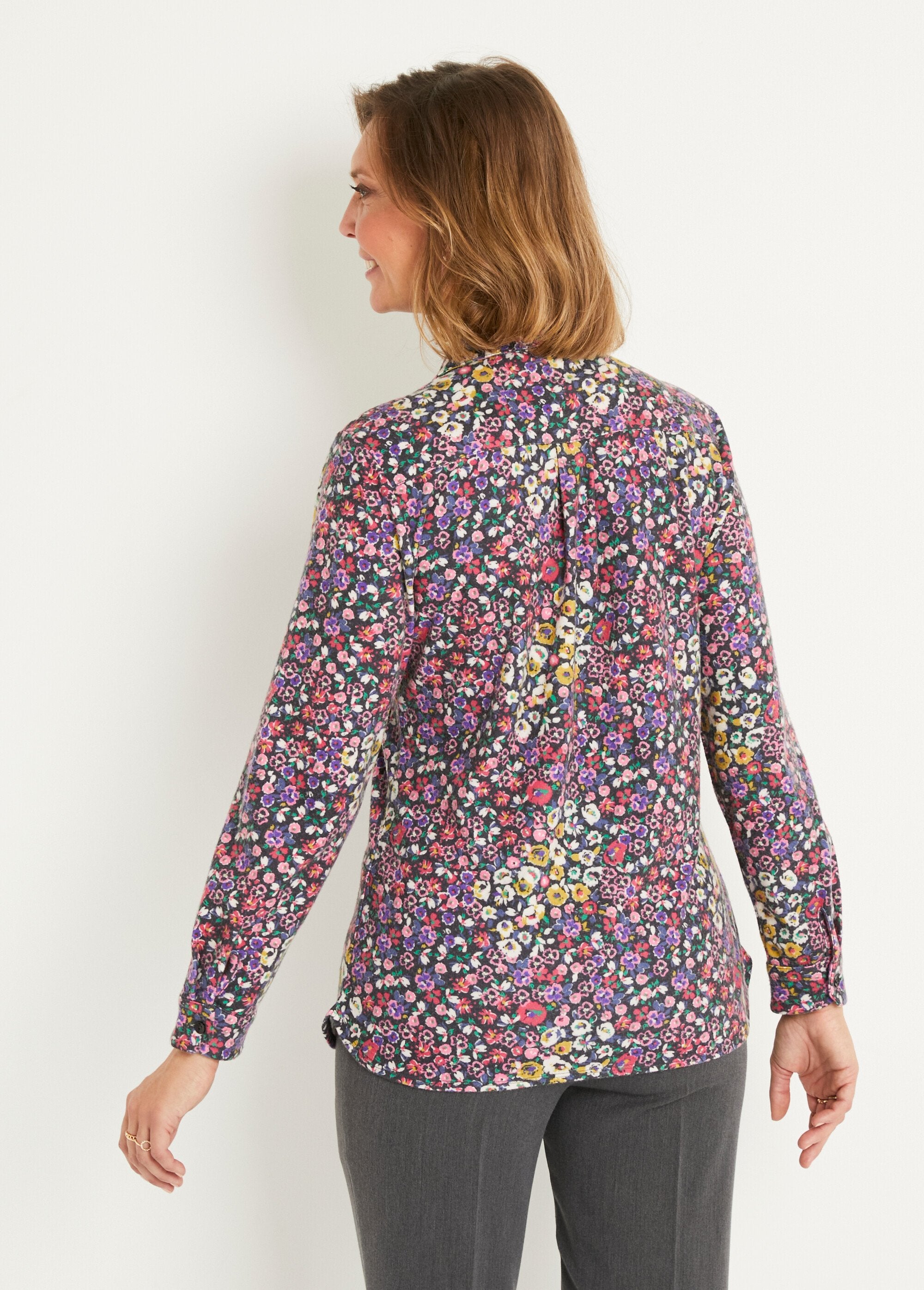 Long_floral_buttoned_blouse_in_warm_knit_Black_and_pink_DO1_slim
