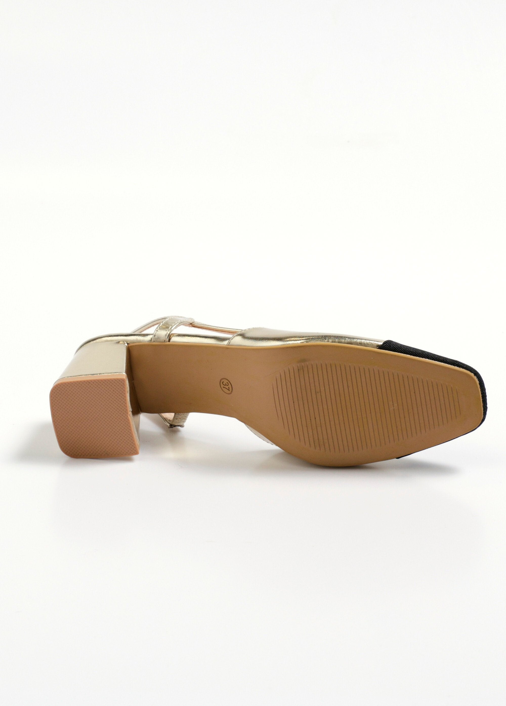 Chic_two-tone_canvas_pumps_Golden_UN1_slim