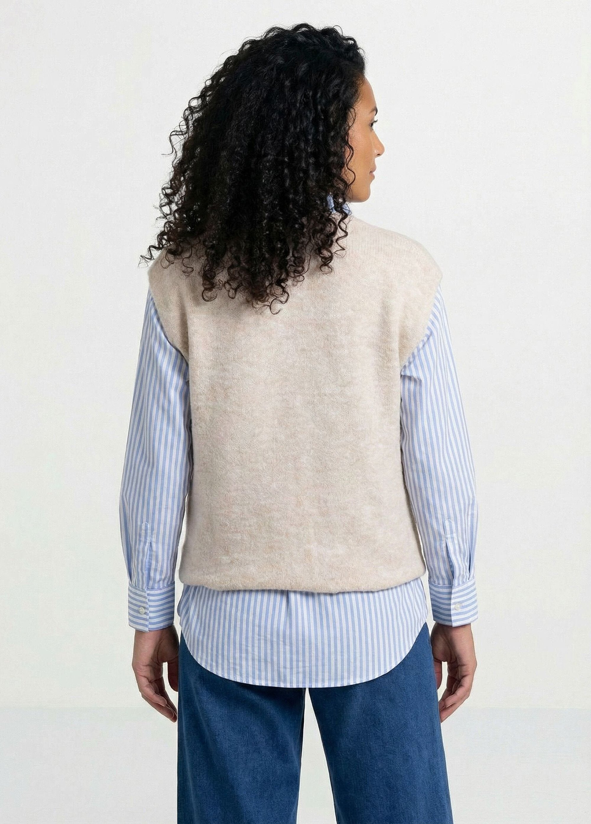 Gilet_sans_manches_boutons_dorés_maille_bouclette_Beige_DO1_slim