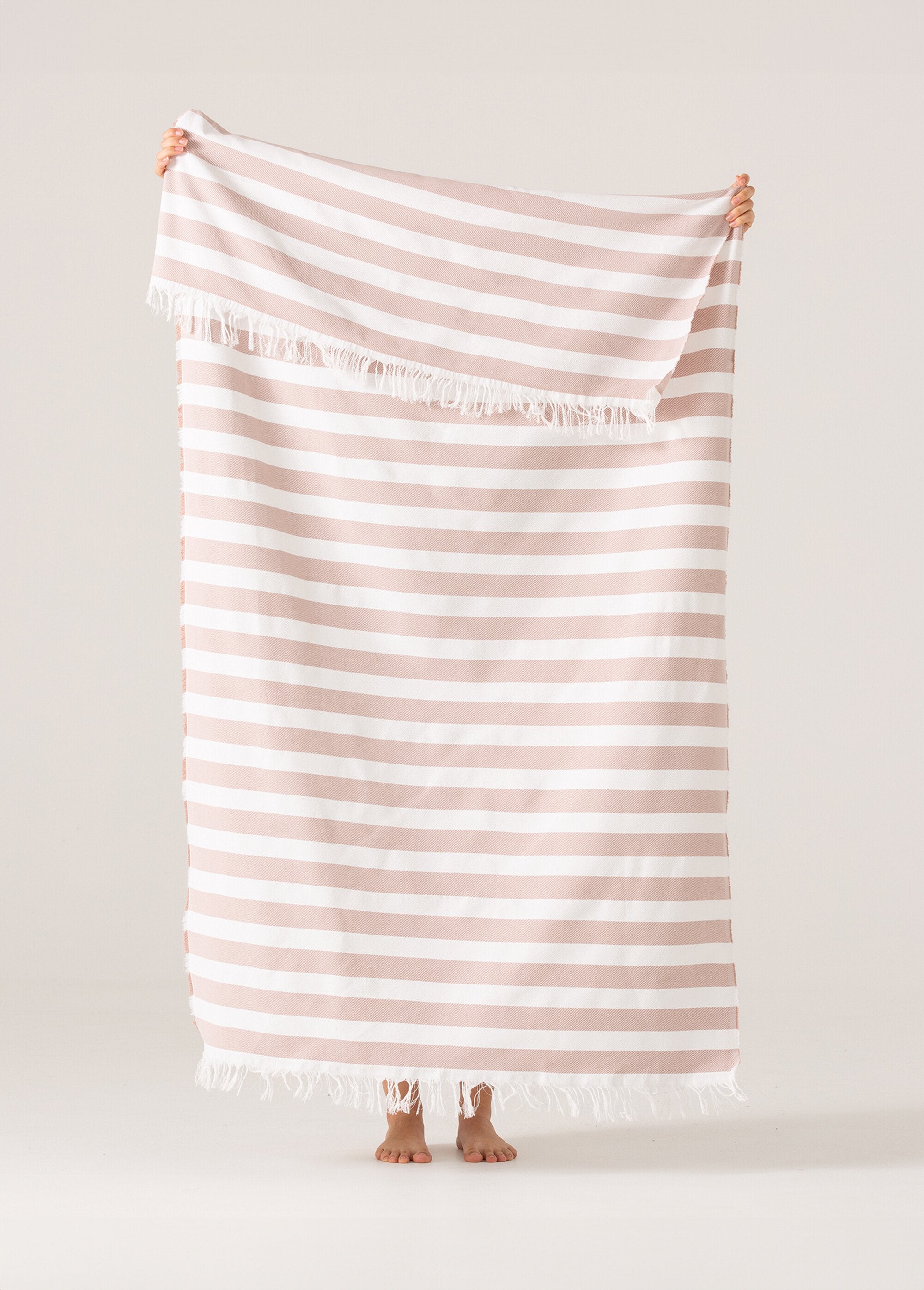 Large_striped_cotton_beach_towel_Brown_stripe_DE1_slim