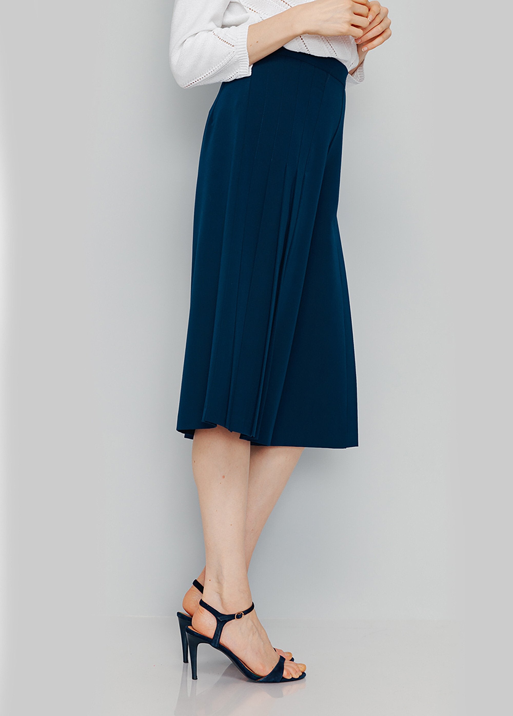 Loose_culottes_with_long_semi-elasticated_waistband_Marine_DR1_slim