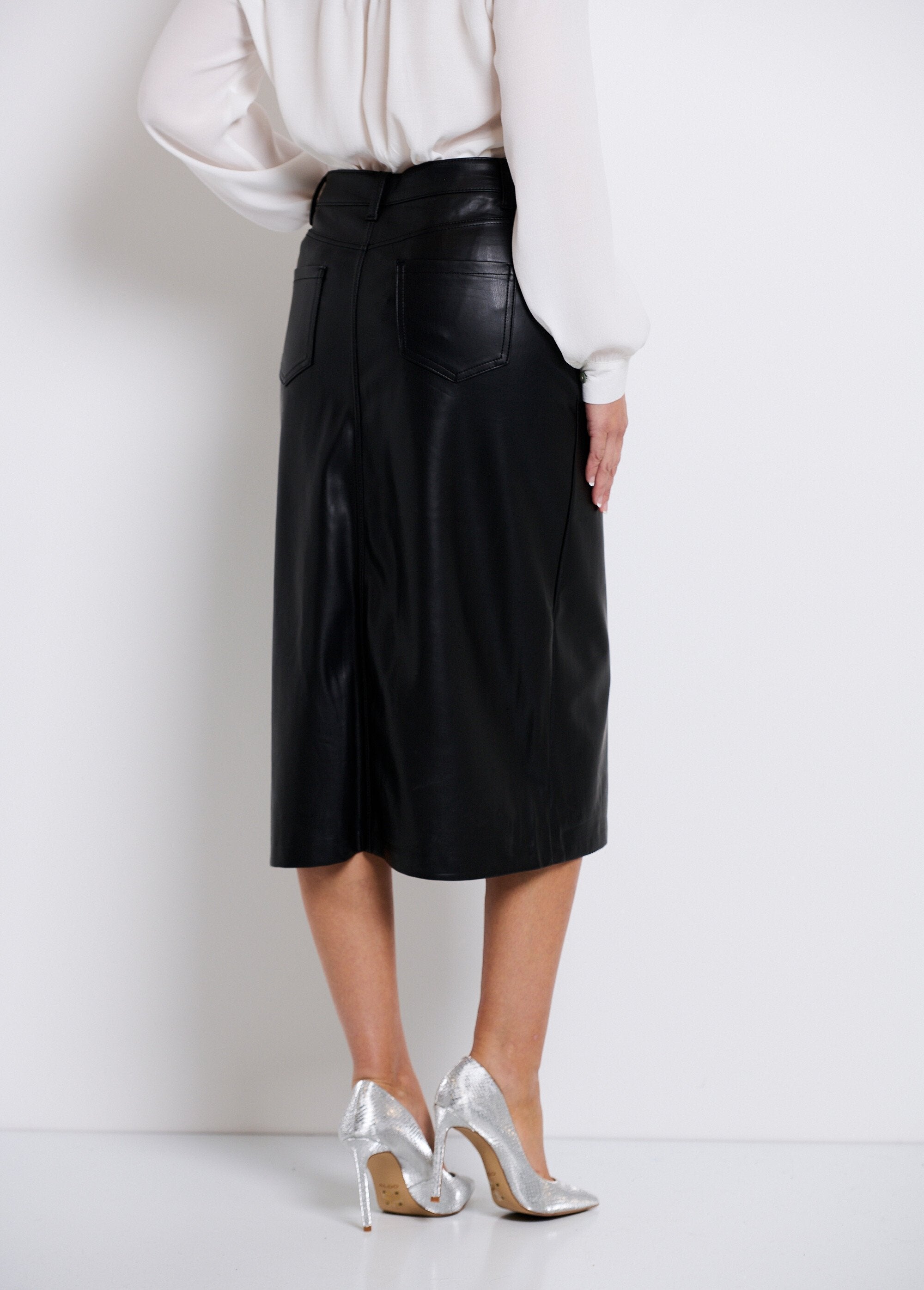 Faux_Leather_Slit_Long_Skirt_Black_DO1_slim