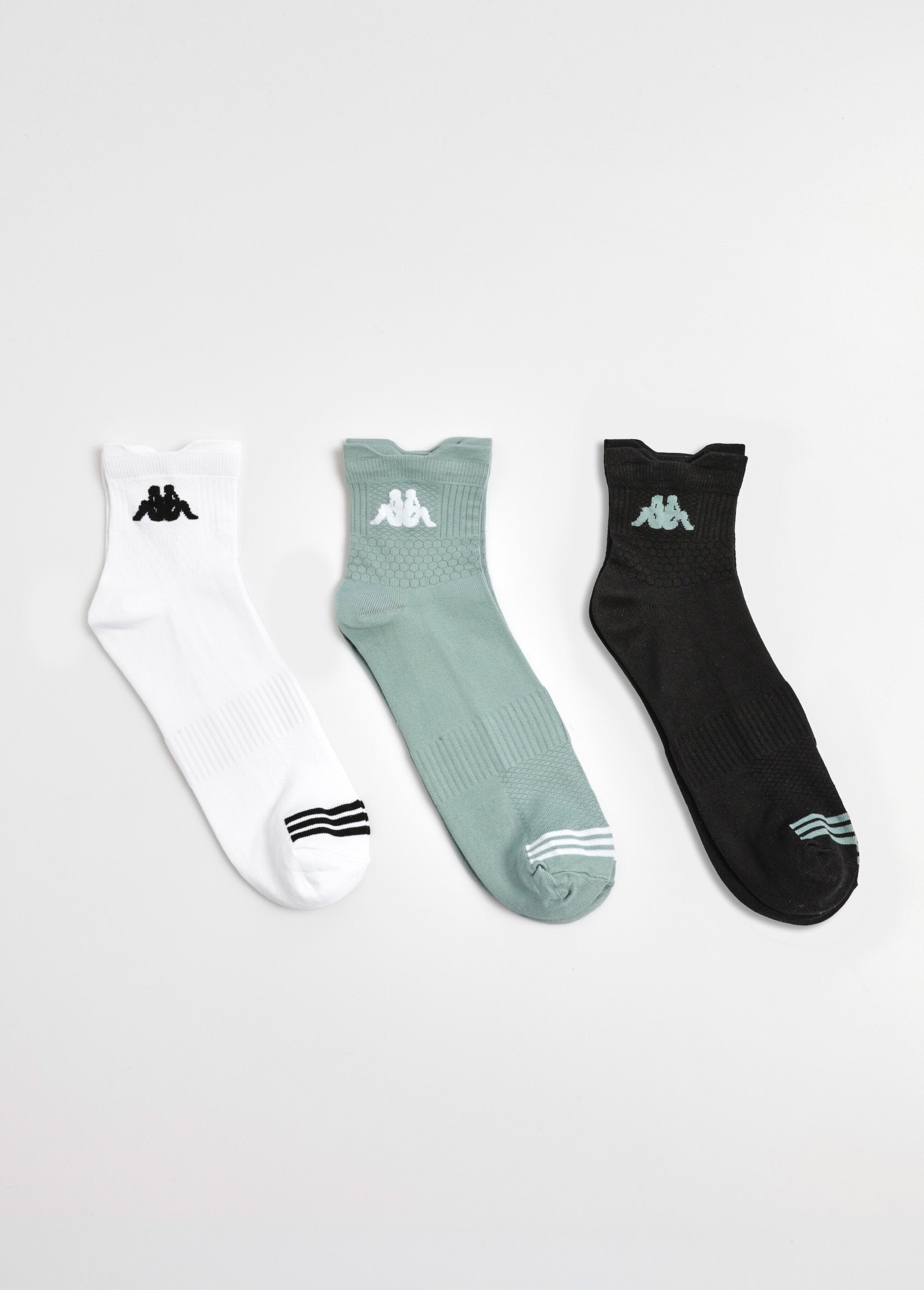 Pack_of_3_assorted_sports_socks_Green_and_white_and_black_DE1_slim