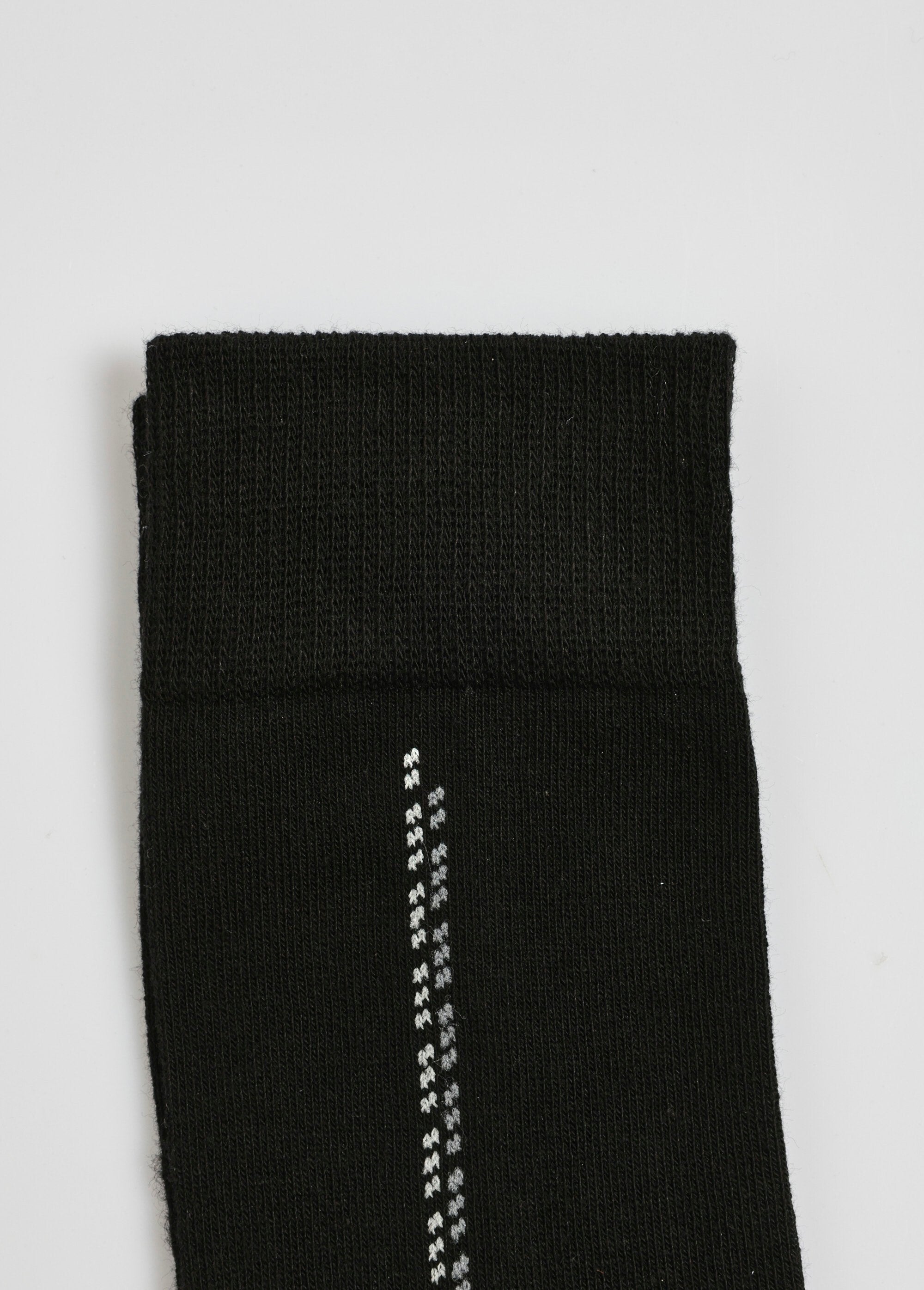 Pack_of_4_socks_with_small_patterns,_dark_Black_matching_DE4_slim