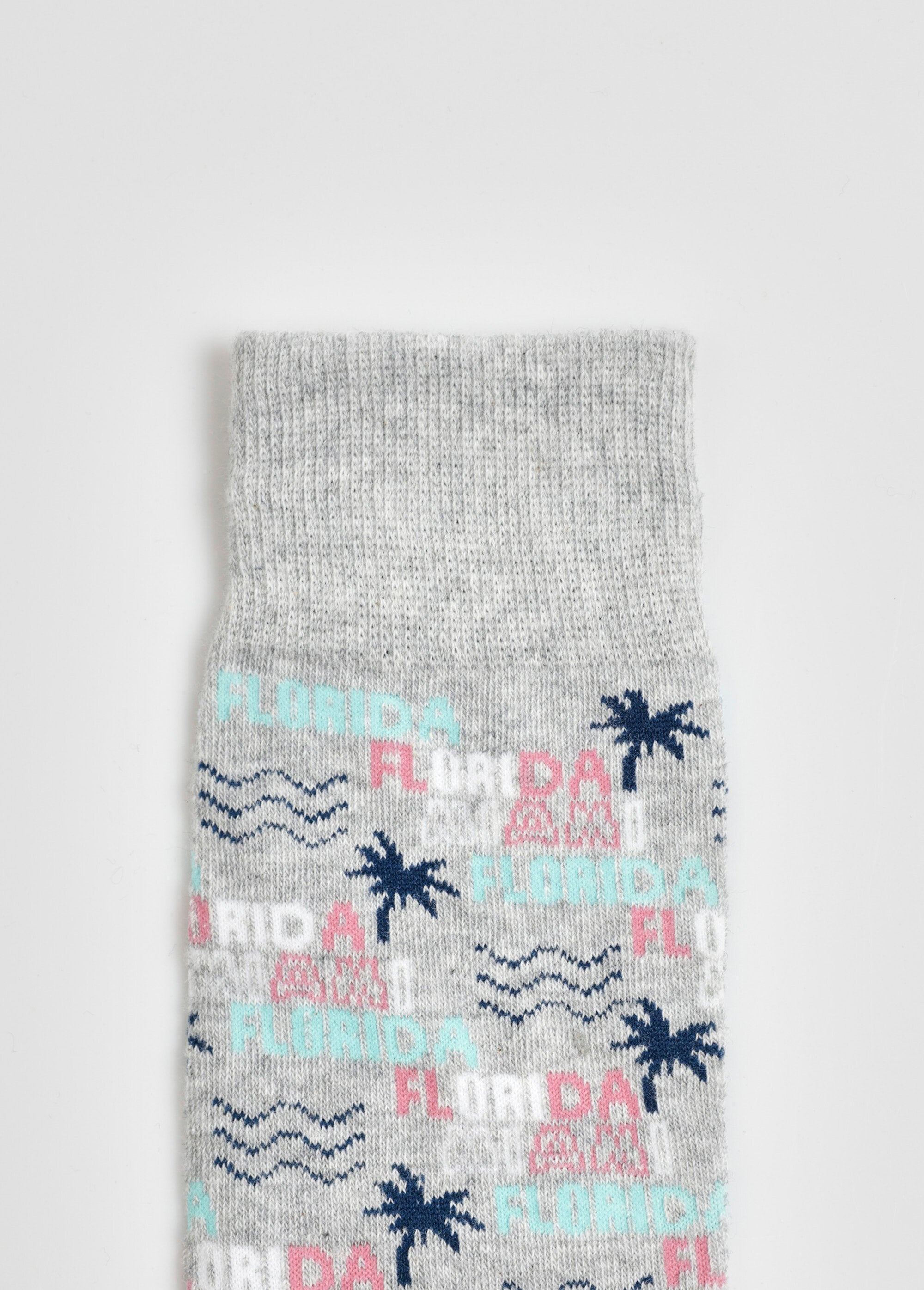 Pair_of_Miami_Vice_licensed_socks_Gray_and_navy_DE2_slim