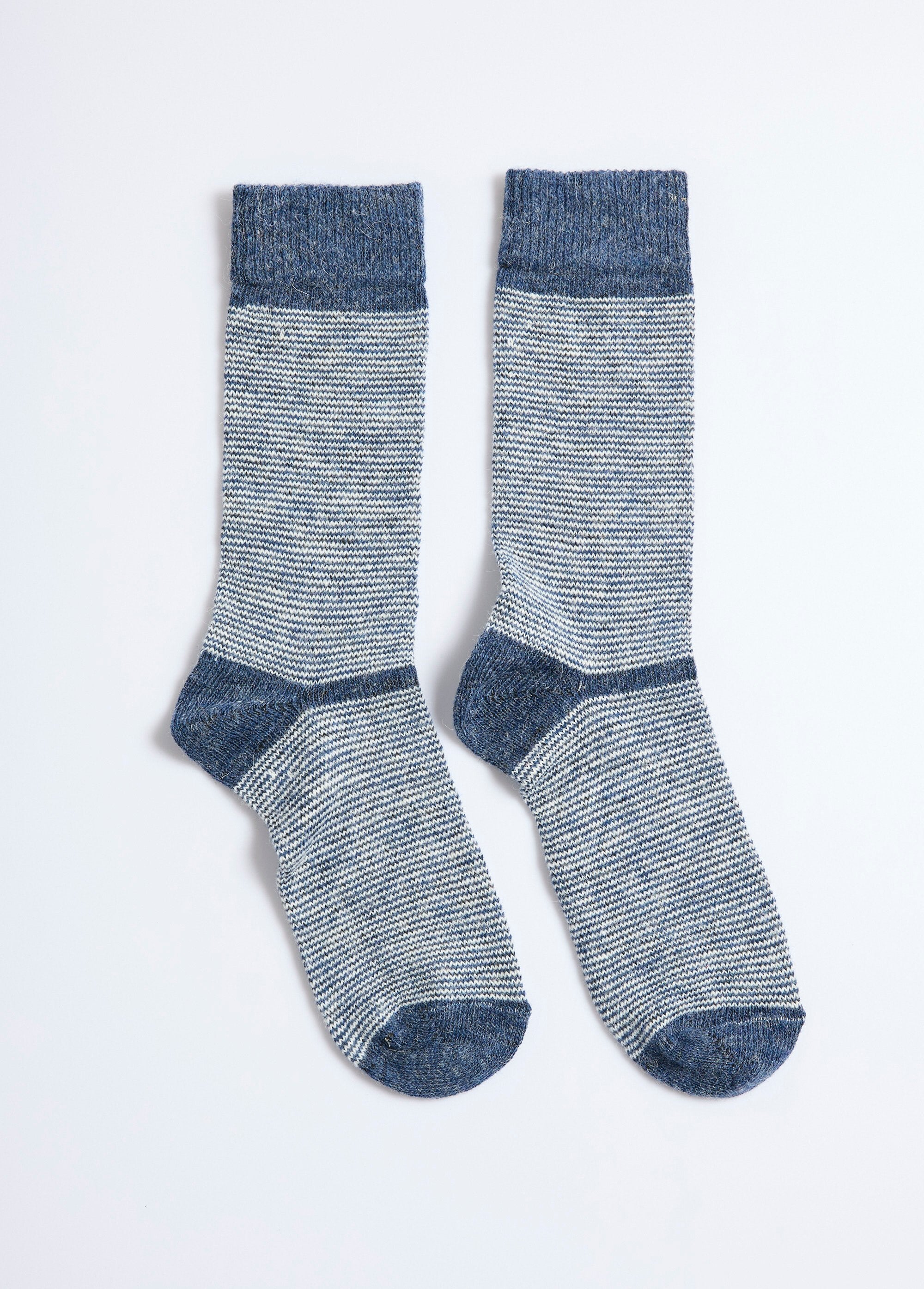 Pair_of_warm_striped_socks_with_wool_Blue_FA1_slim