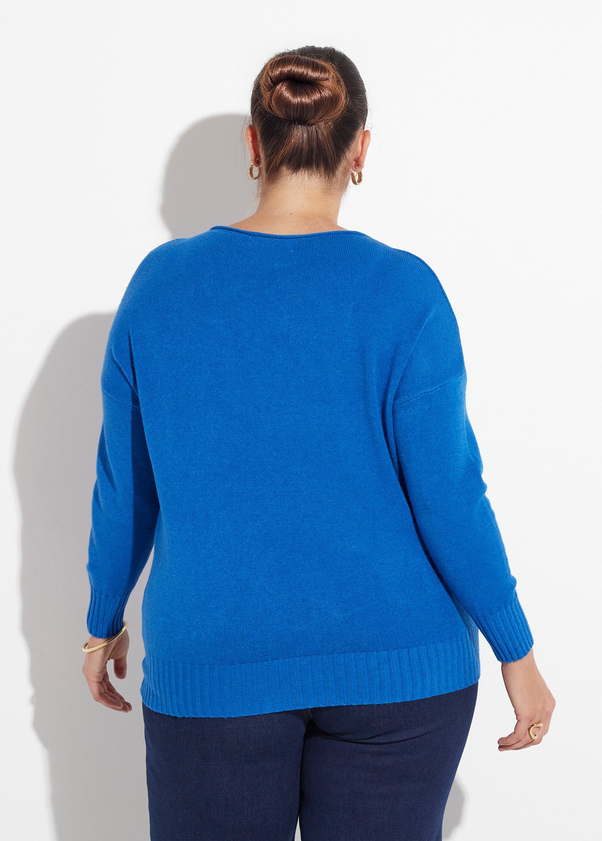Boat_neck_sweater_with_ribbed_edges_Bright_blue_DO1_curvy