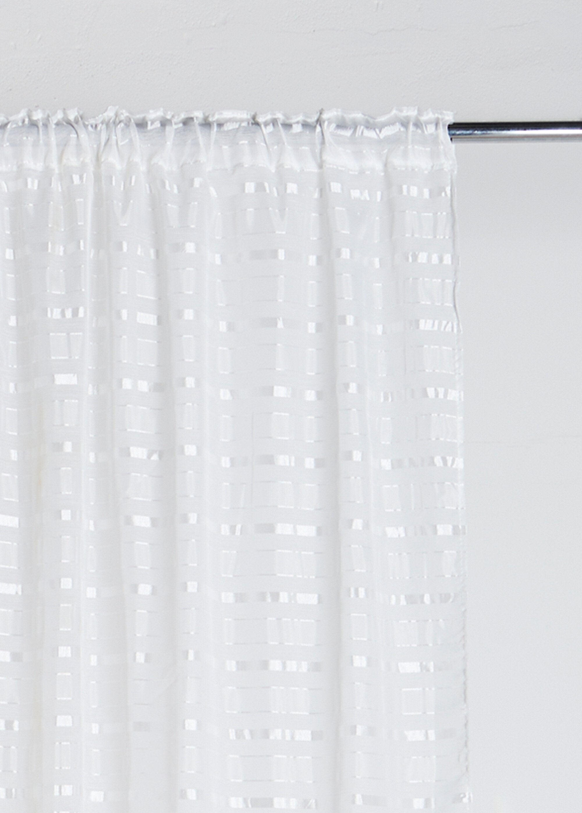 Curtain_1_panel_with_gathered_headings,_horizontal_lines._White_stripe_DE1_slim
