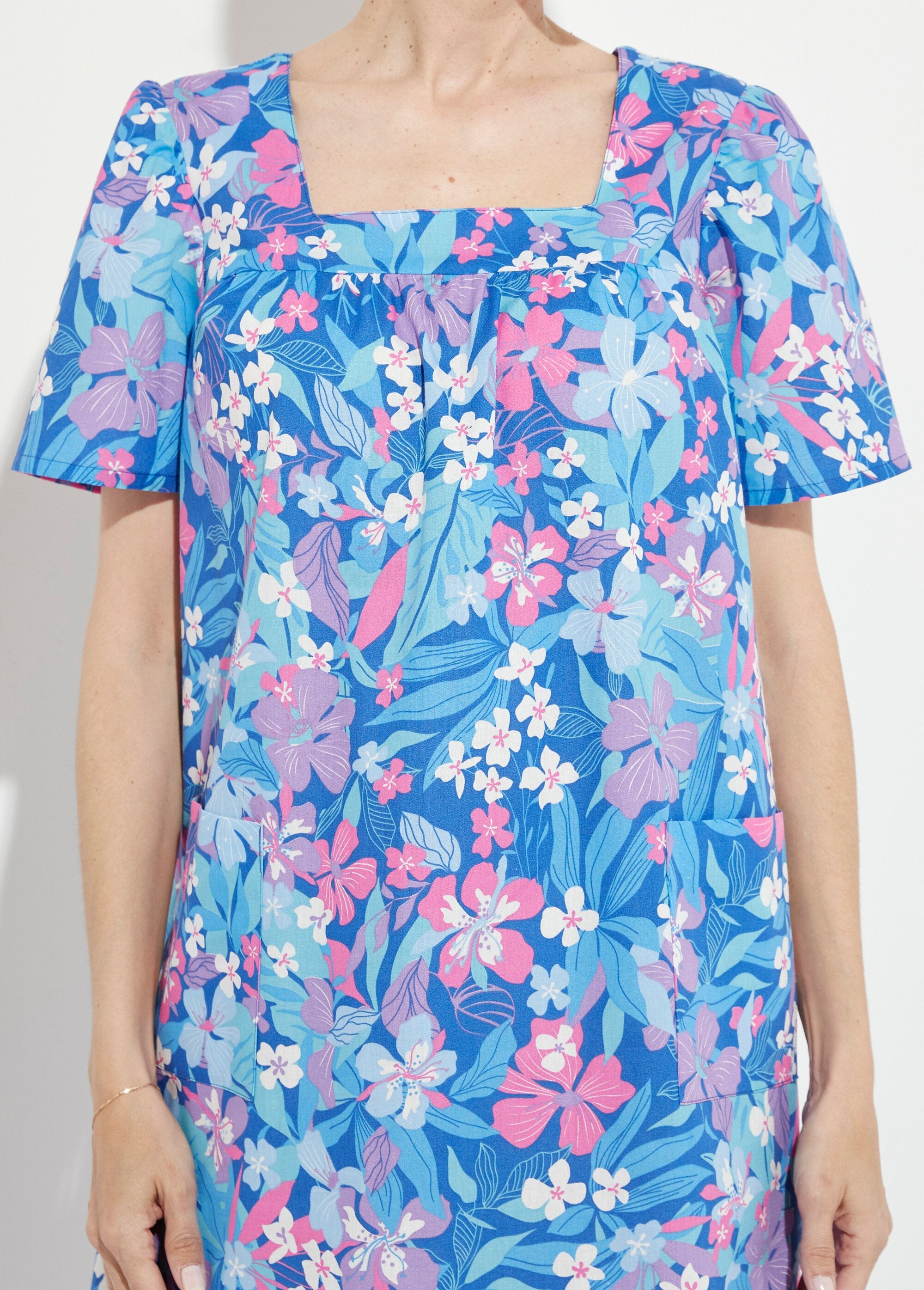 Short_apron_dress_with_short_sleeves_Blue_DE1_slim