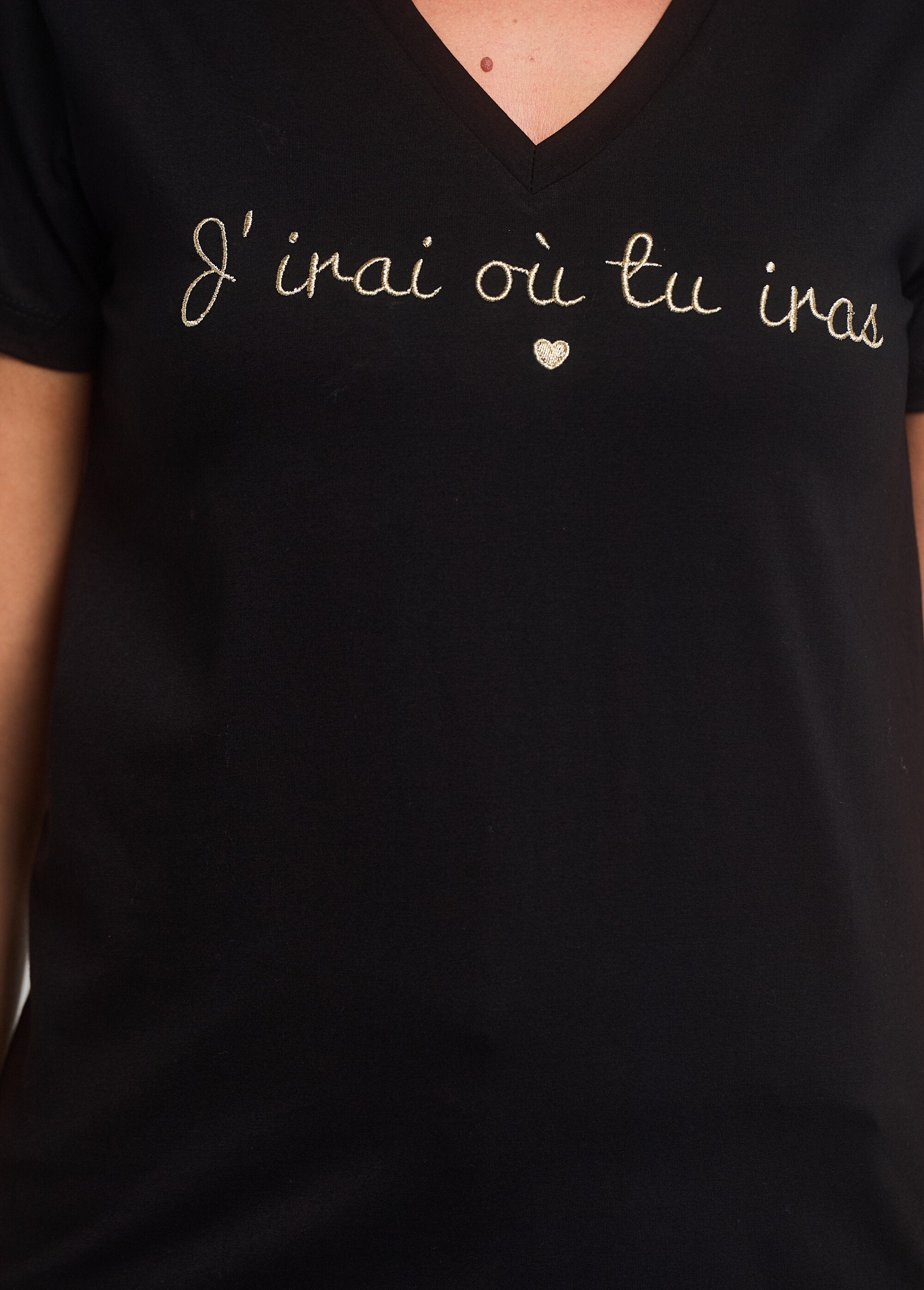 Short-sleeved_V-neck_T-shirt_with_message_Black_DE2_slim