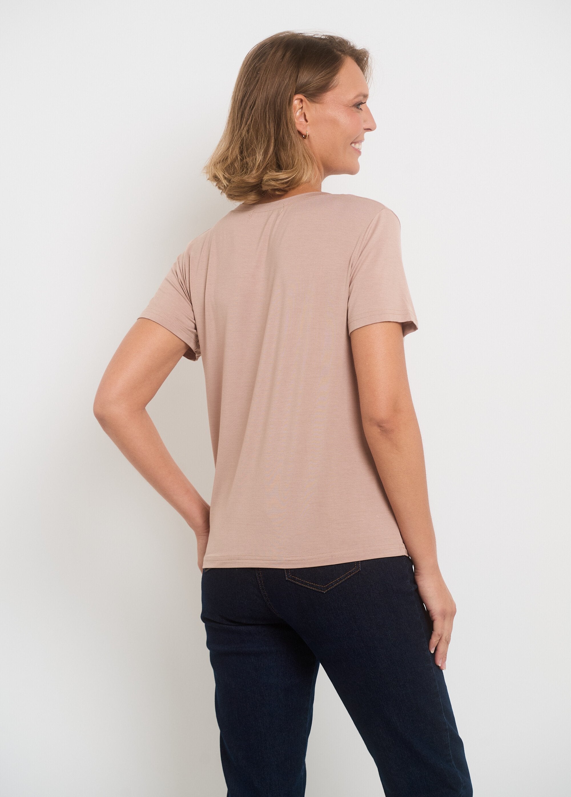 Short-sleeved_V-neck_fluid_t-shirt_Mole_DO1_slim