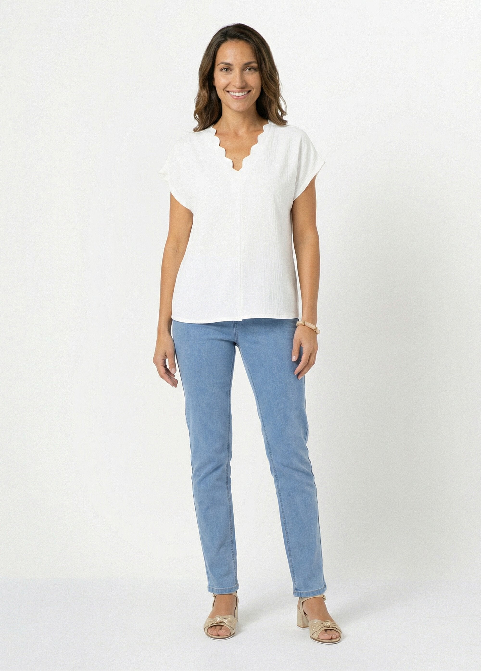 Short-sleeved_top_with_scalloped_V-neck_White_SF1_slim