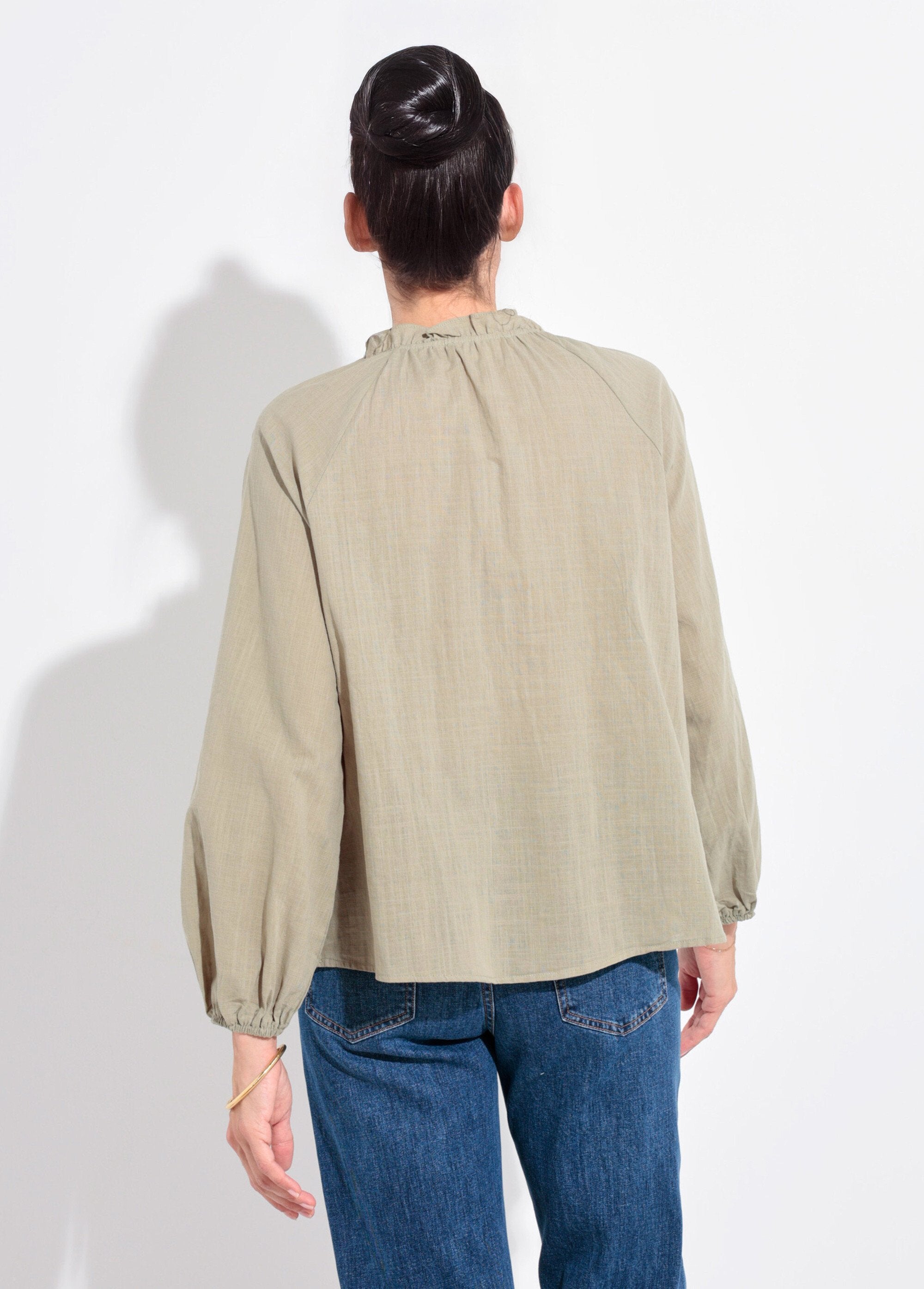 Loose-fitting_V-neck_blouse_with_a_tie_Khaki_DO1_slim