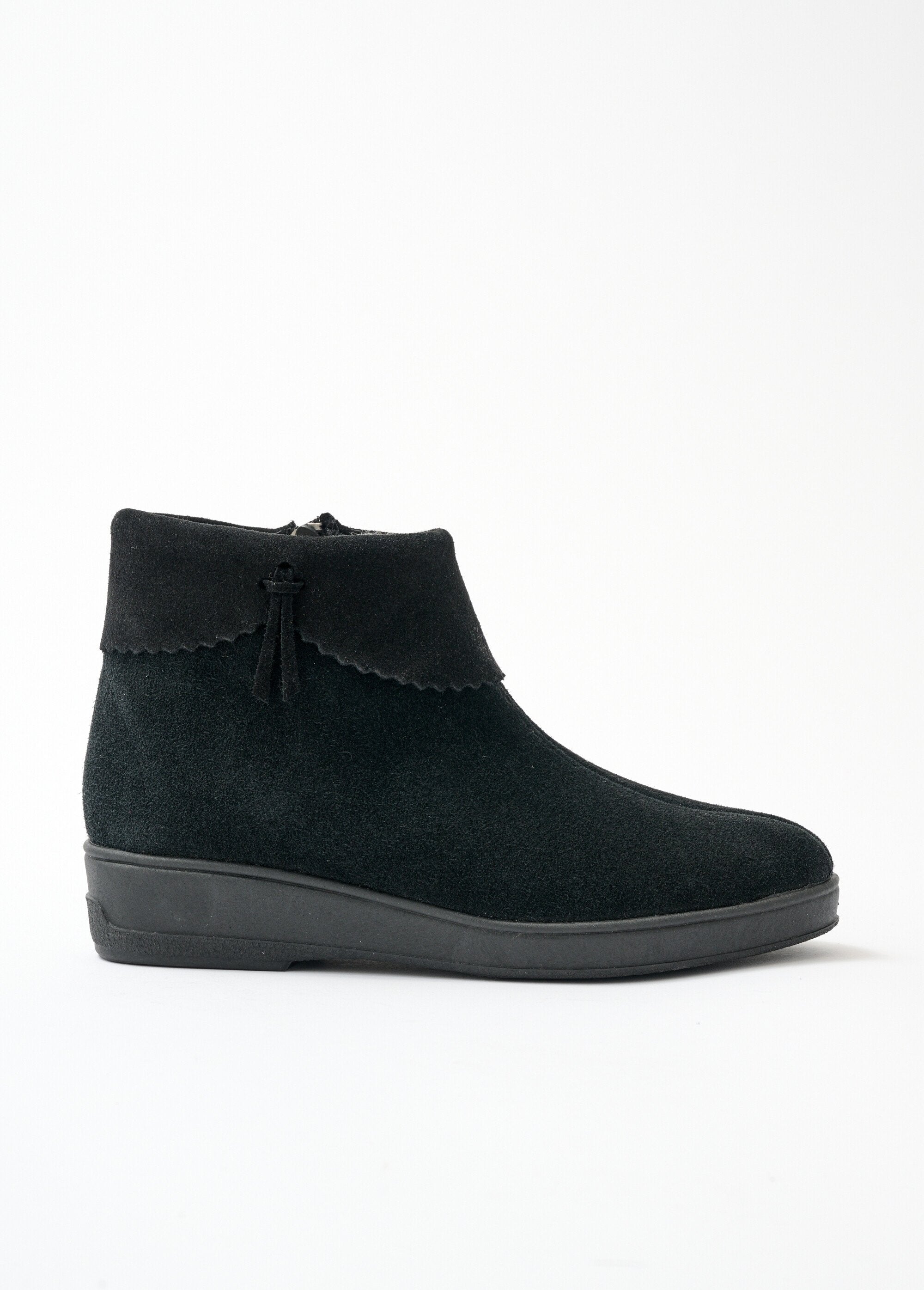 Zipped,_fur-lined_comfort_width_suede_leather_boots_Black_DR1_slim