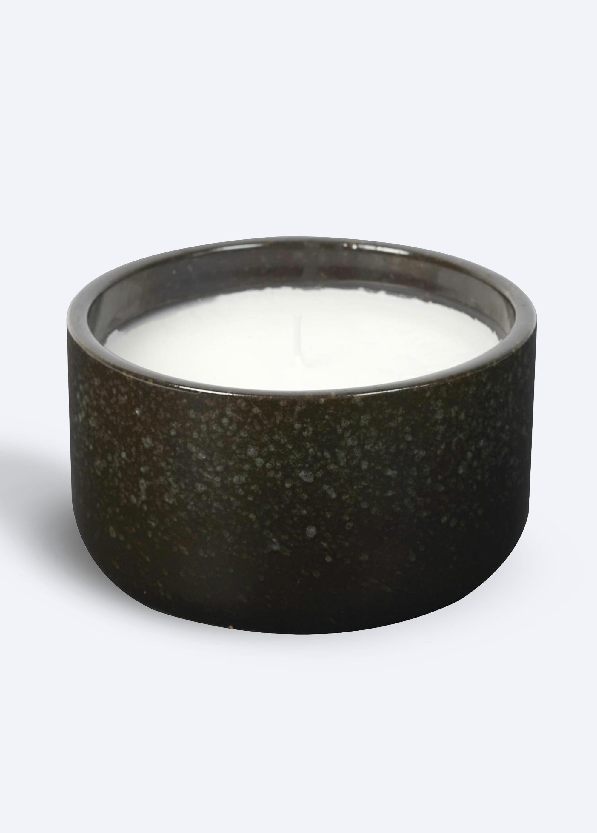 Scented_ceramic_candle,_12cm_diameter_Black_and_wood_spice_FA1_slim