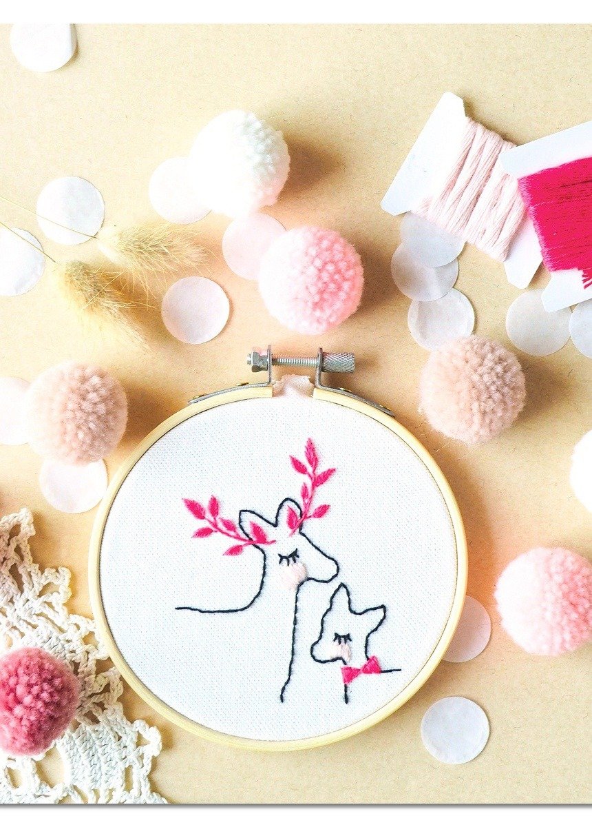 Decorative_embroidery_''doe_oh_my_doe''_White_DR1_slim