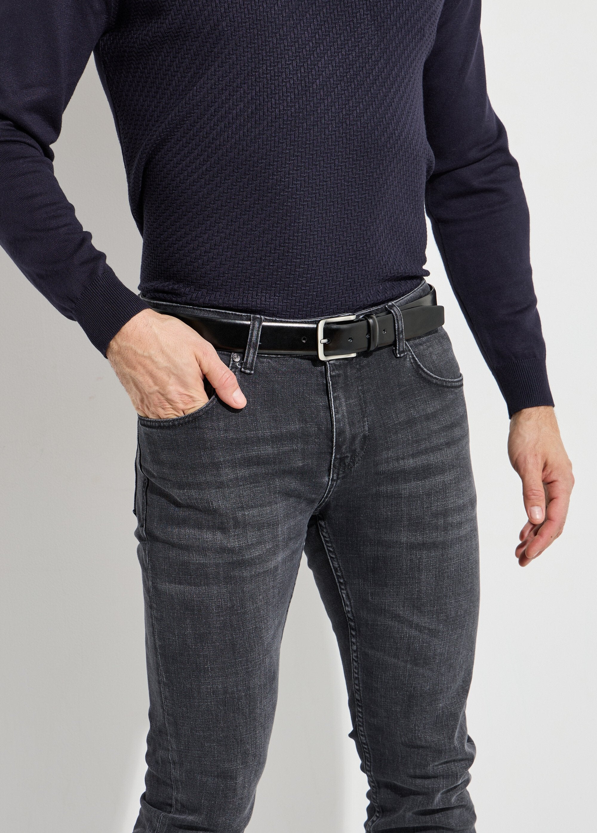 Leather_belt_with_raw_edges,_metal_buckle_Black_FA1_slim