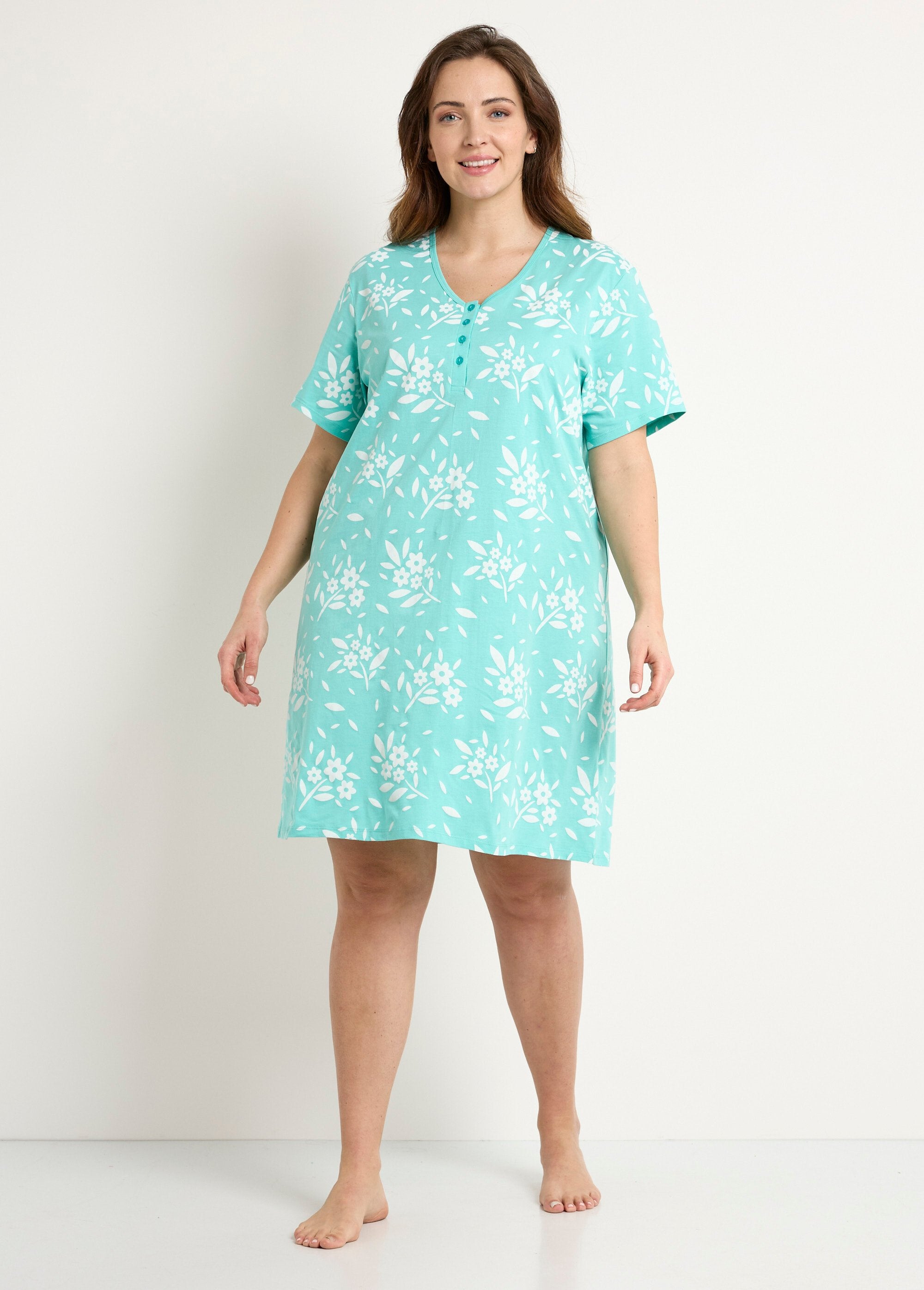 Short_nightgown_with_buttoned_V-neck_and_cotton_Green_FA1_slim