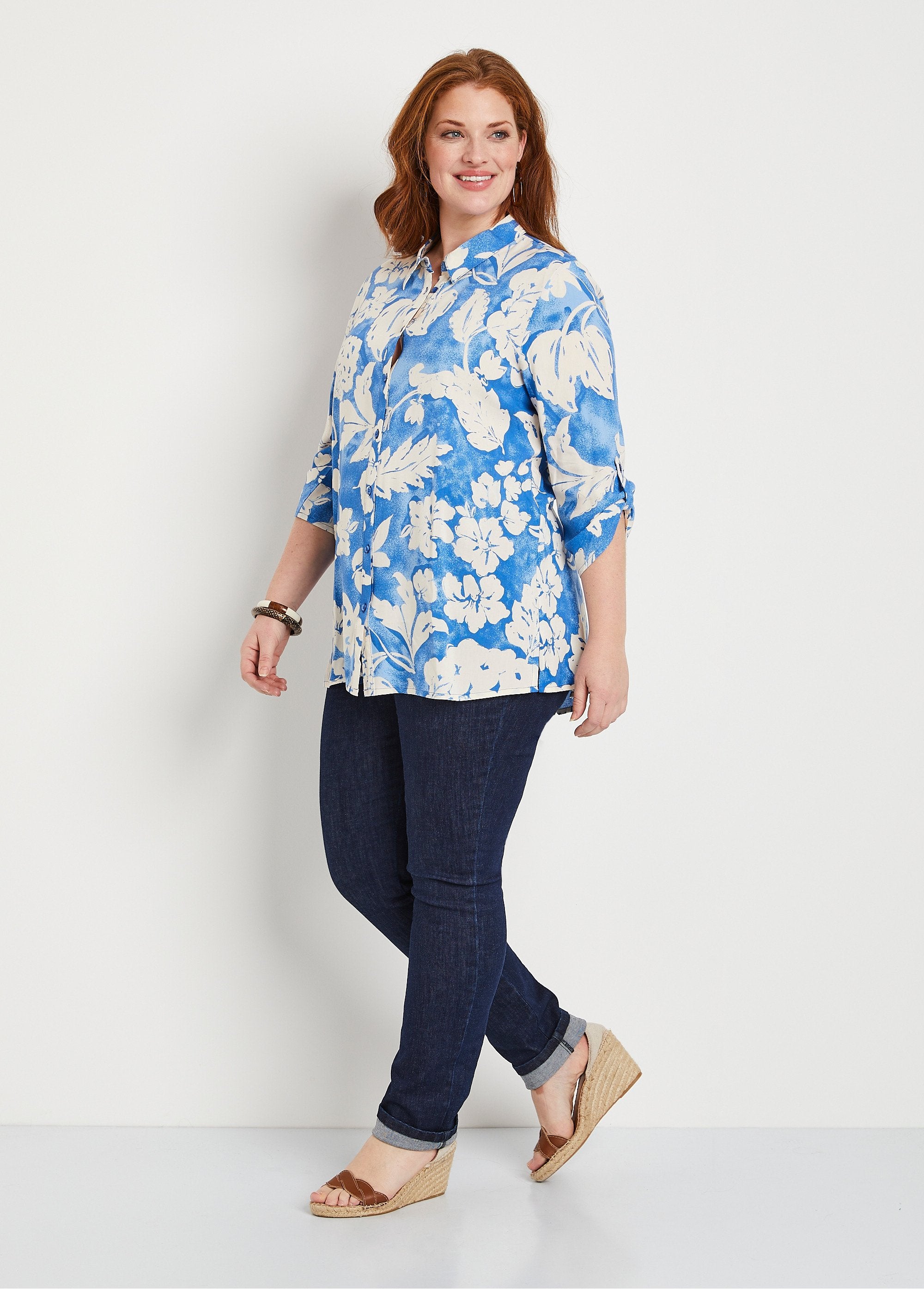 Loose_long_floral_blouse_Blue_and_white_SF1_curvy