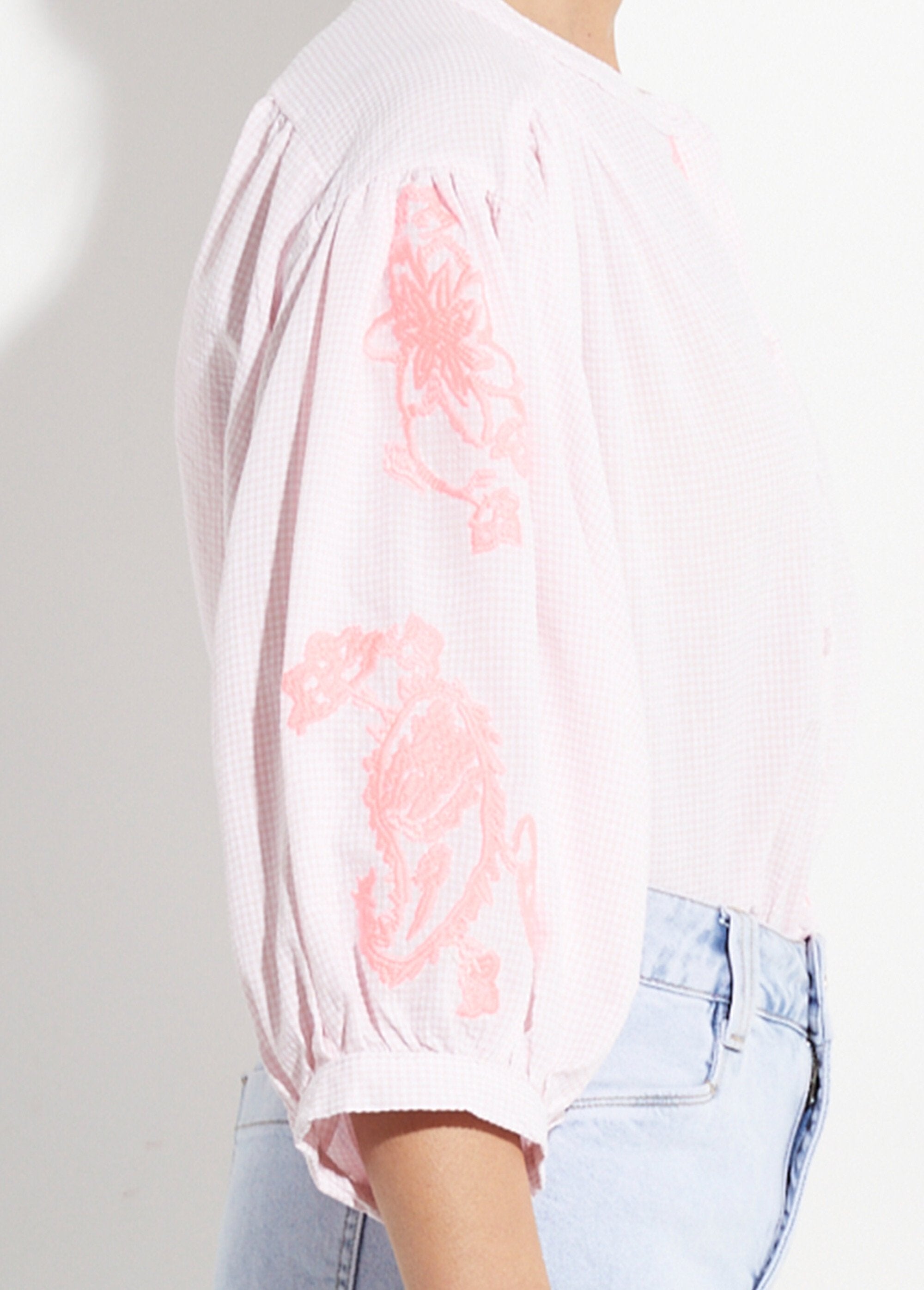 Loose-fitting_gingham_blouse_with_neon_embroidery_Pink_DE2_slim
