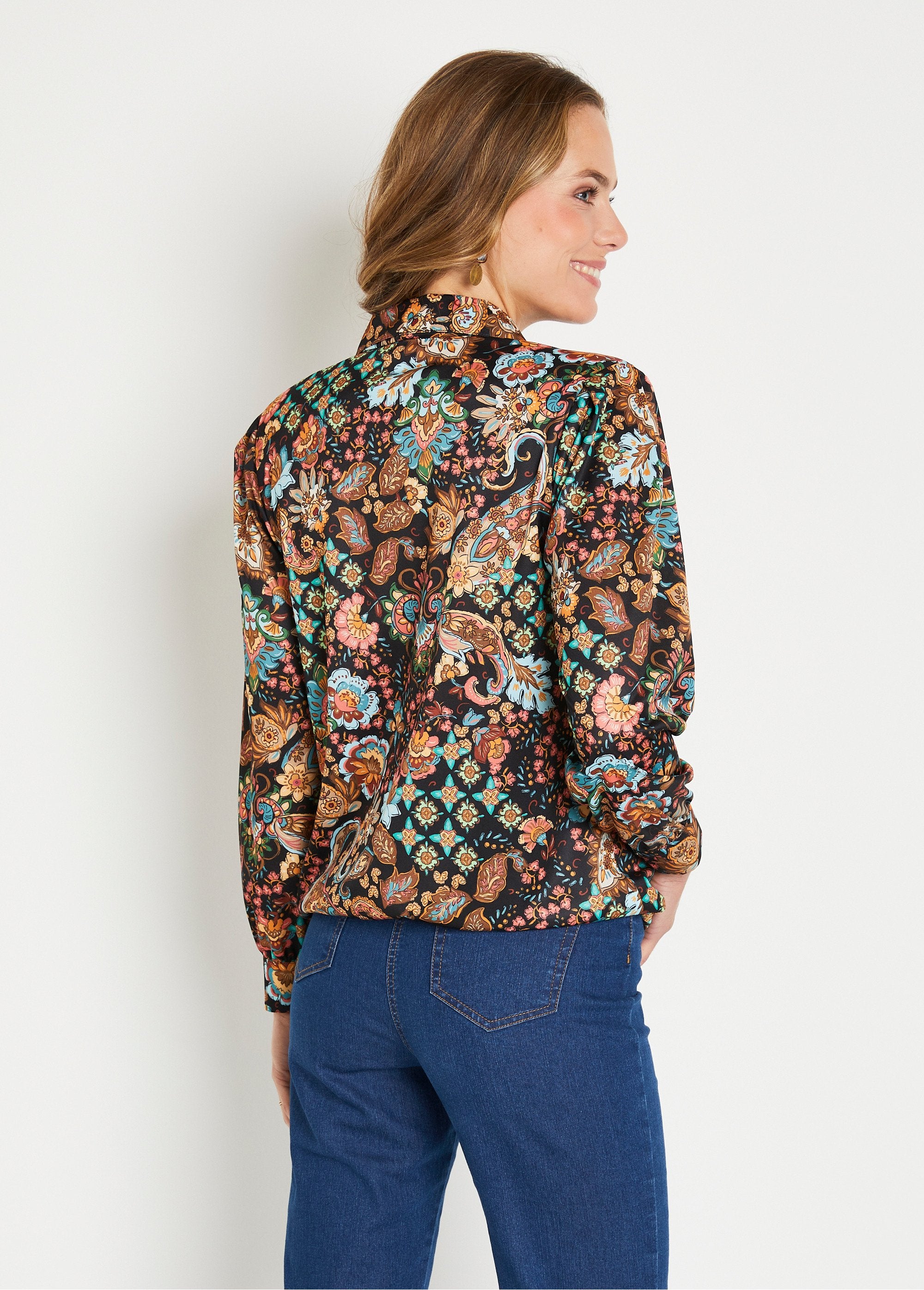 Short_blouson_blouse_with_printed_tailoring_collar_Black_and_brown_DO1_slim