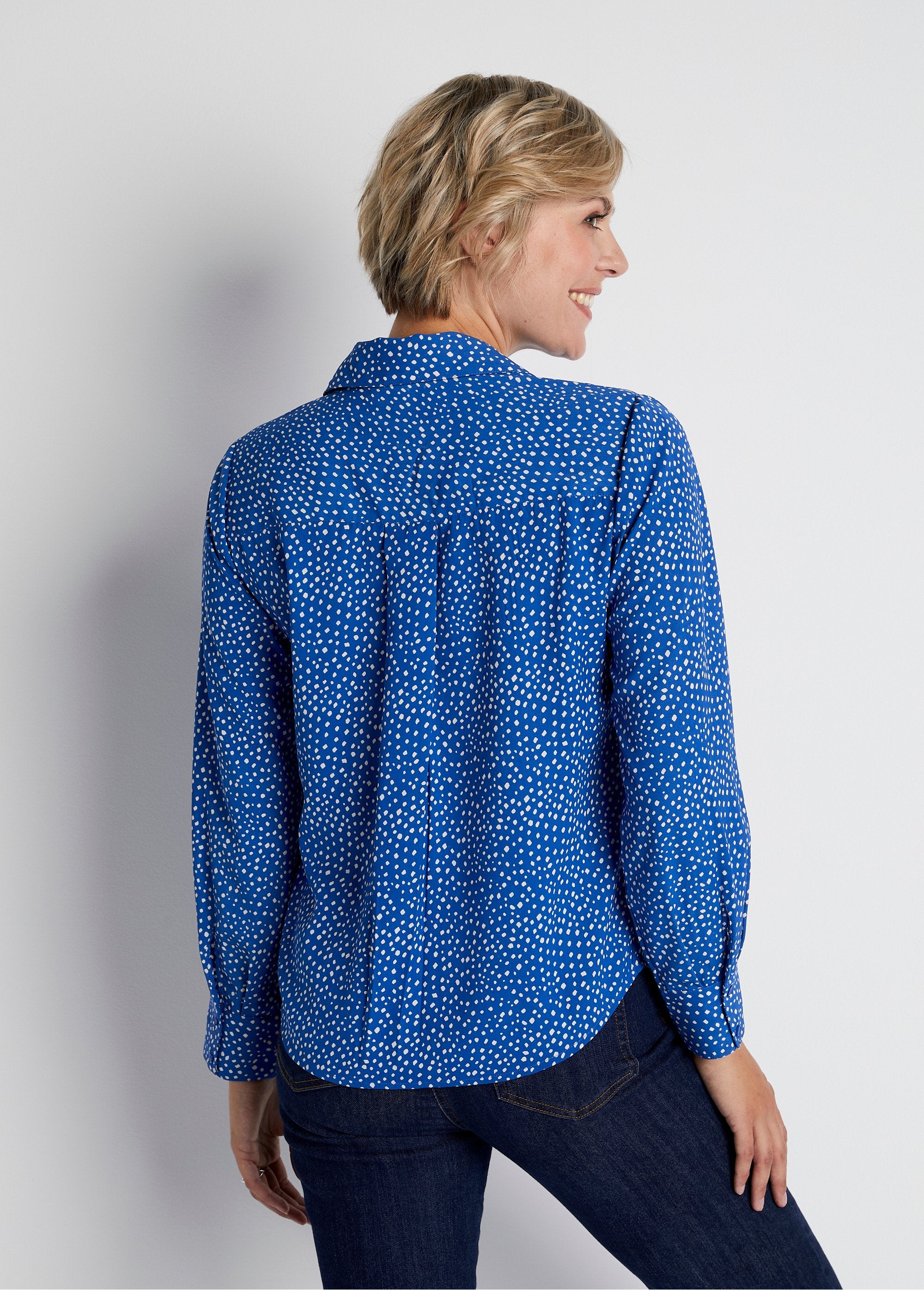 Buttoned_straight_blouse_with_polka_dot_print_Ecru_blue_DO1_slim