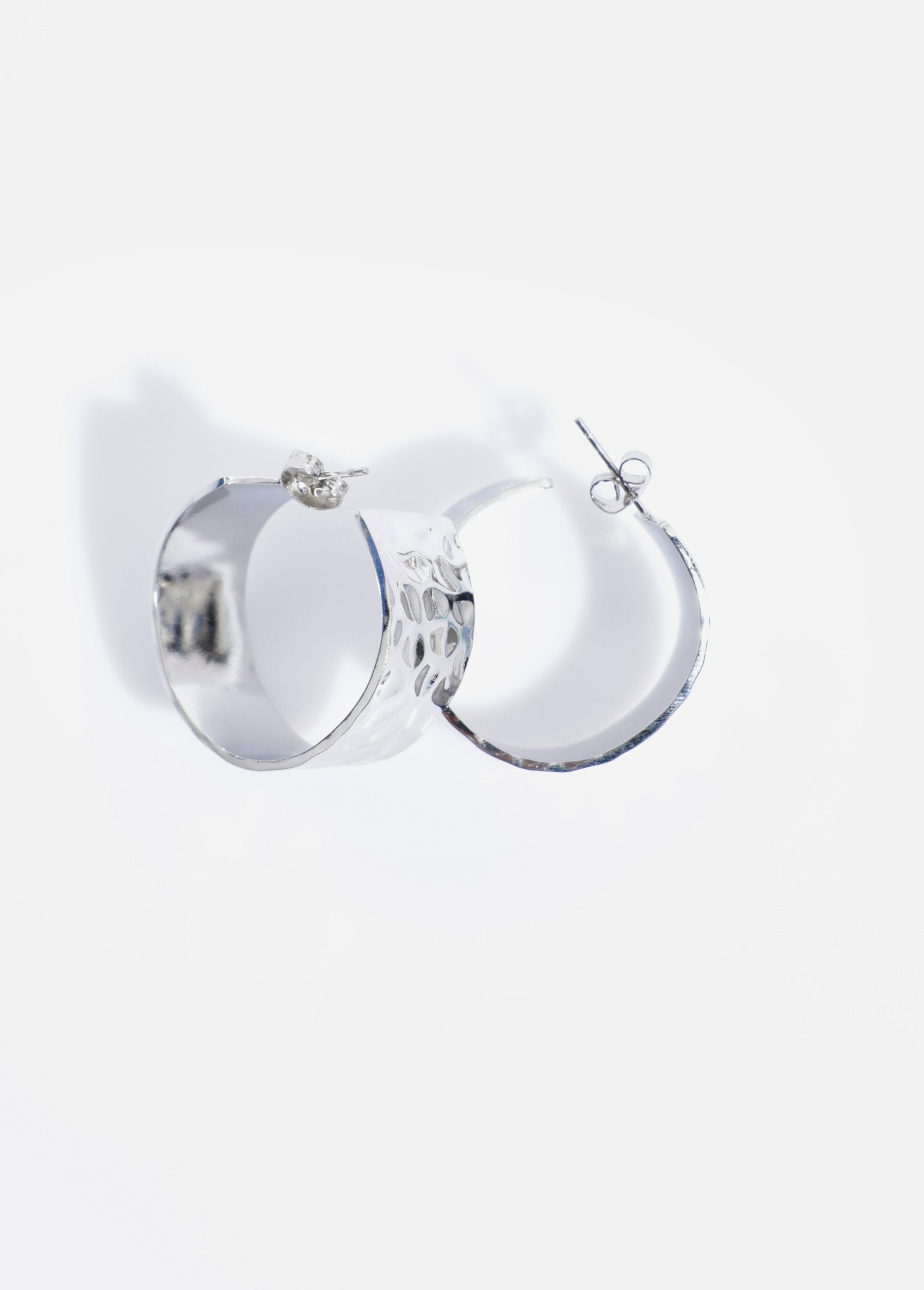 Large_hammered_stainless_steel_hoop_earrings_Silver_DE1_slim