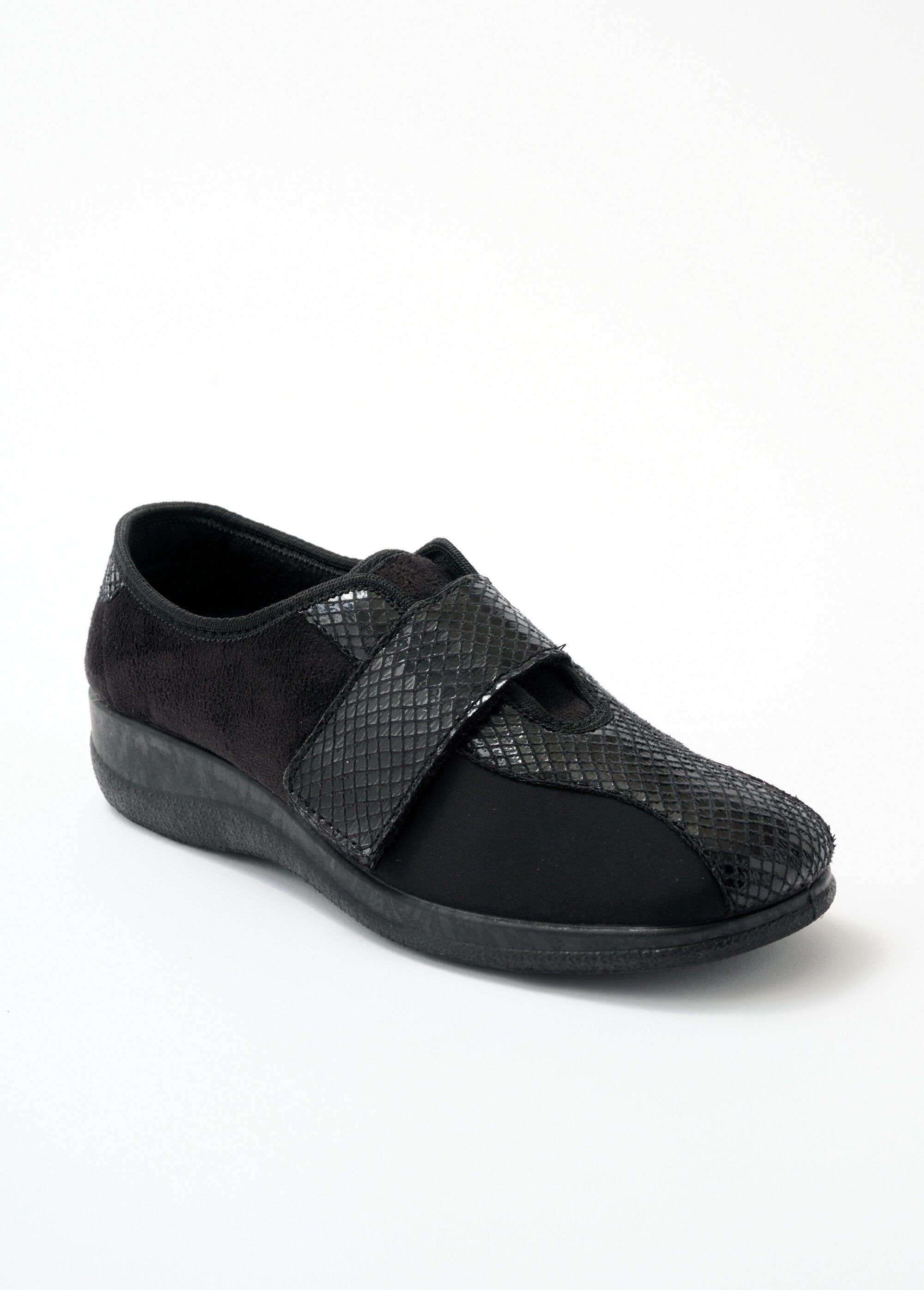 Wide_stretch_velcro_derby_Black_FA1_slim