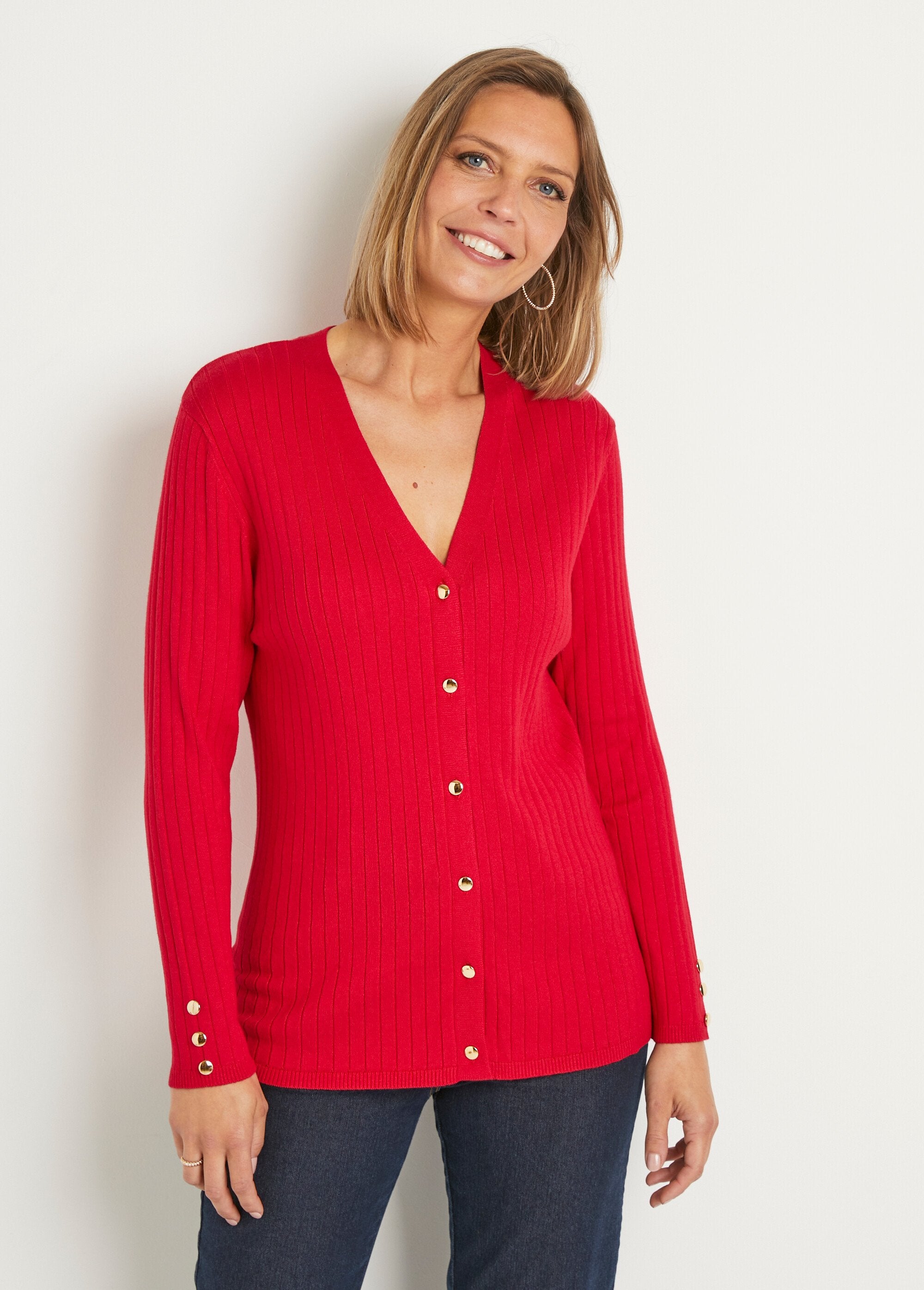 Ribbed_V-neck_short_vest_with_button_fastening_and_flat_ribbing_Red_FA1_slim