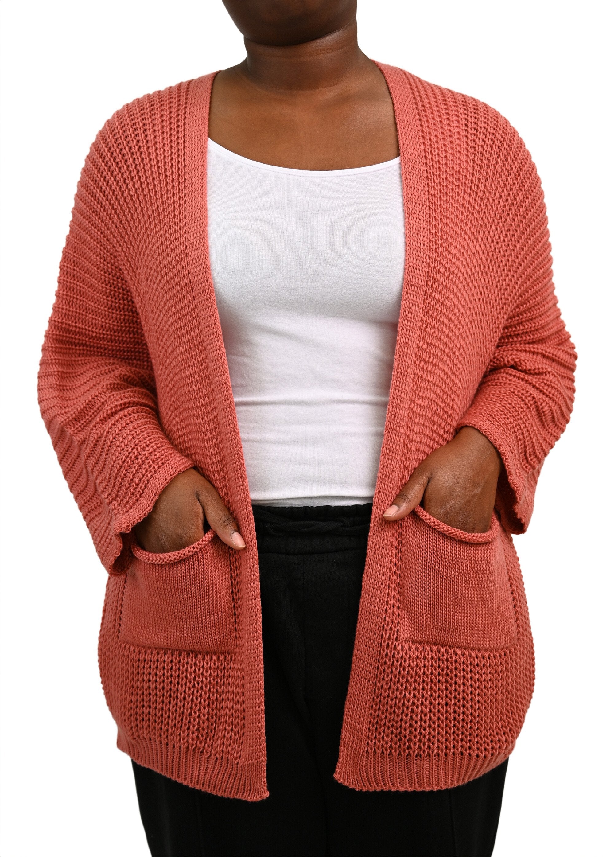 Long_knitted_vest_with_patch_pockets_Old_pink_FA2_curvy