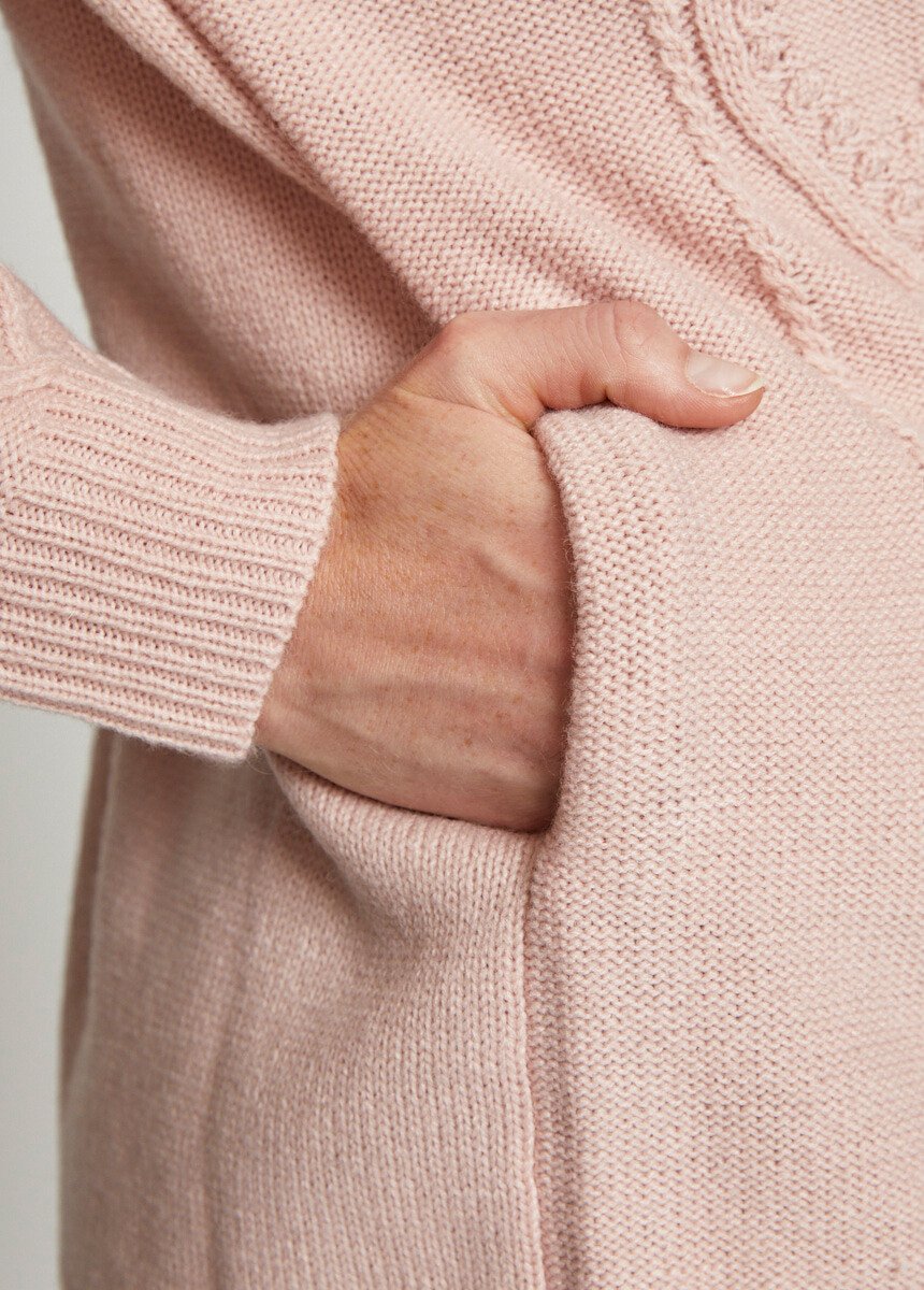 Warm_zipped_cardigan_with_cable_high_collar_Pink_DE2_slim