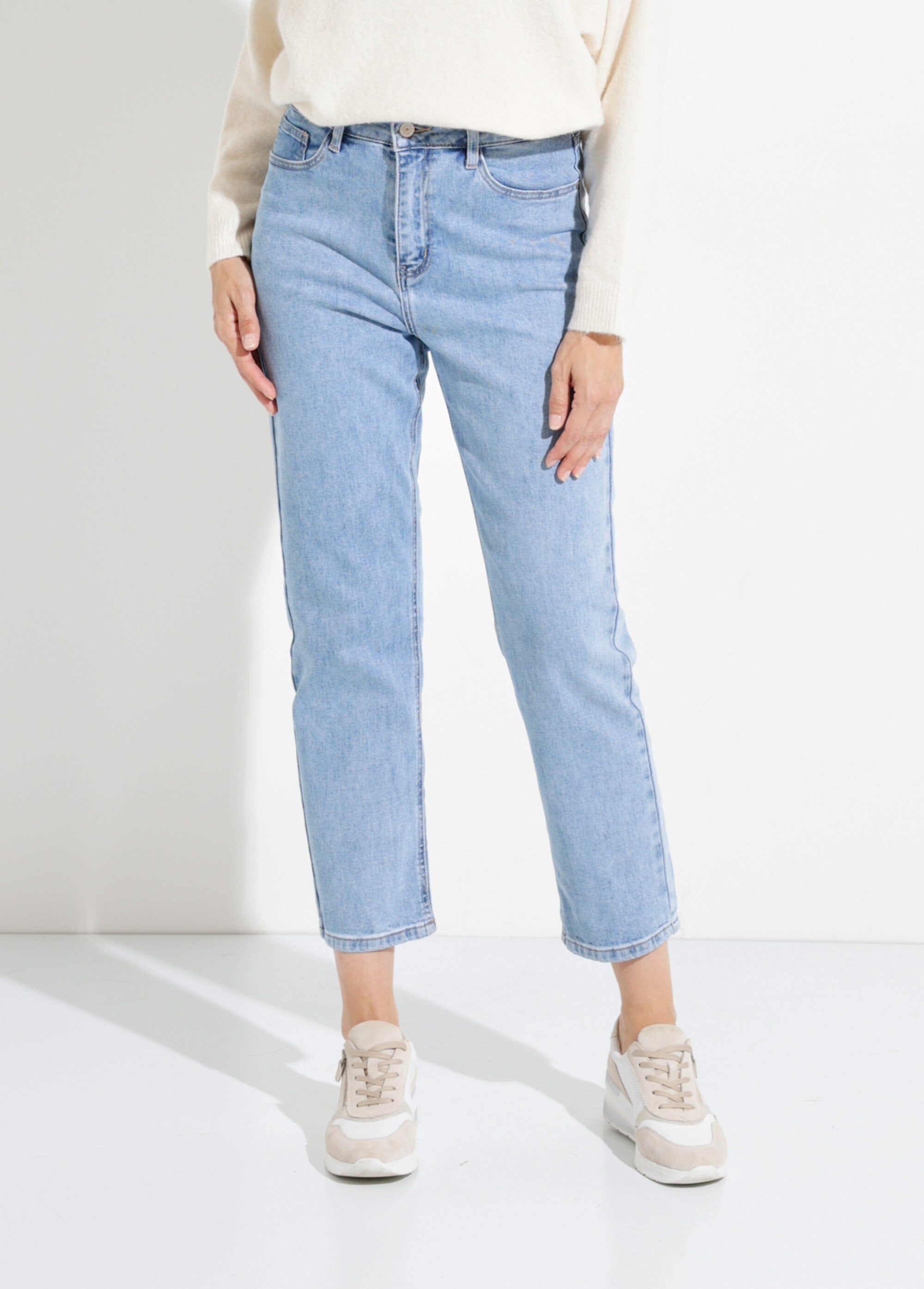 Denim_mom_jeans,_PLUS_SIZE_special_Light_denim_FA1_slim