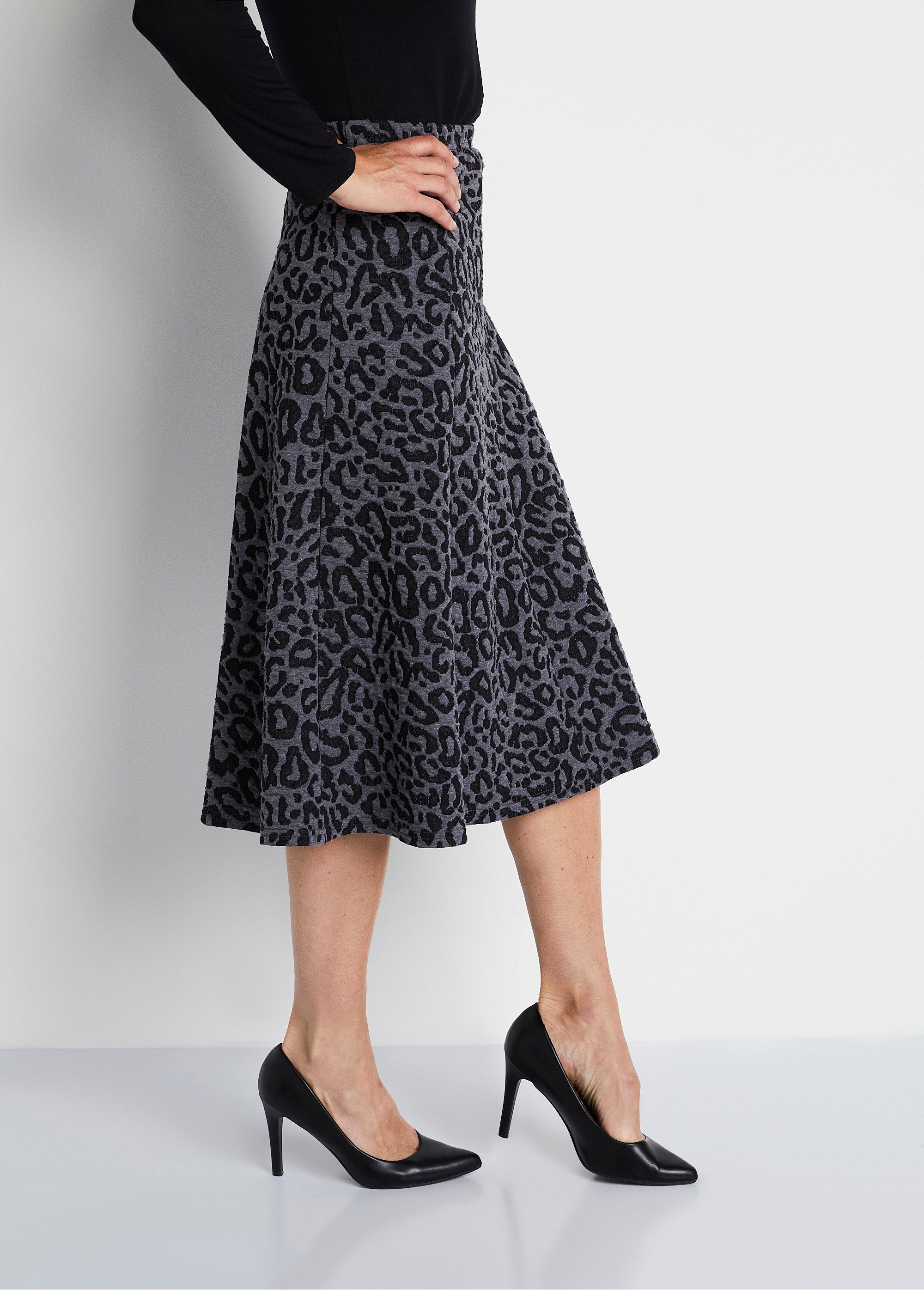 Long_flared_jacquard_knit_skirt_Leopard_gray_DR1_slim