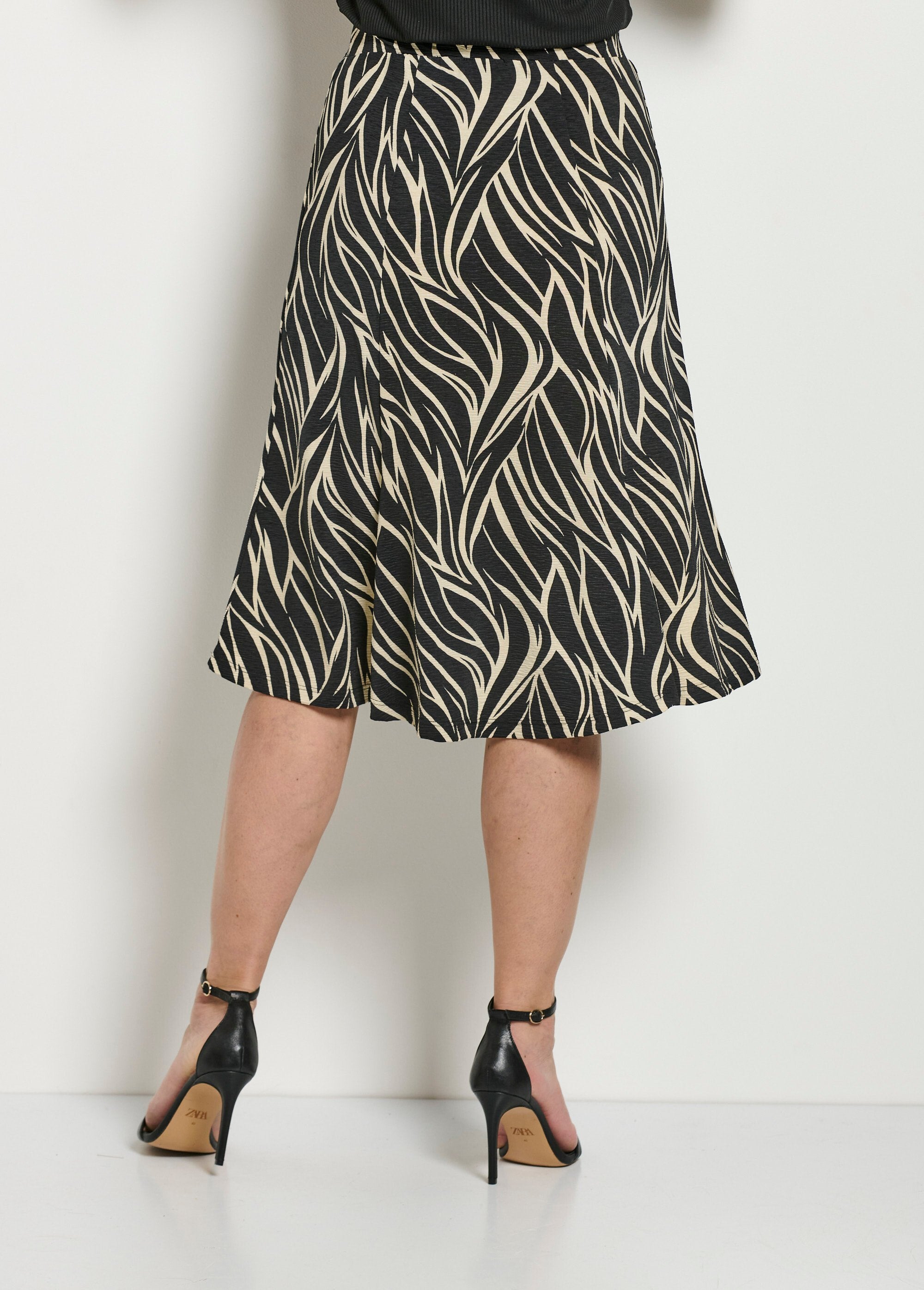 Zebra-print_flared_mid-length_skirt_with_elasticated_waistband_Beige_and_black_DO1_slim