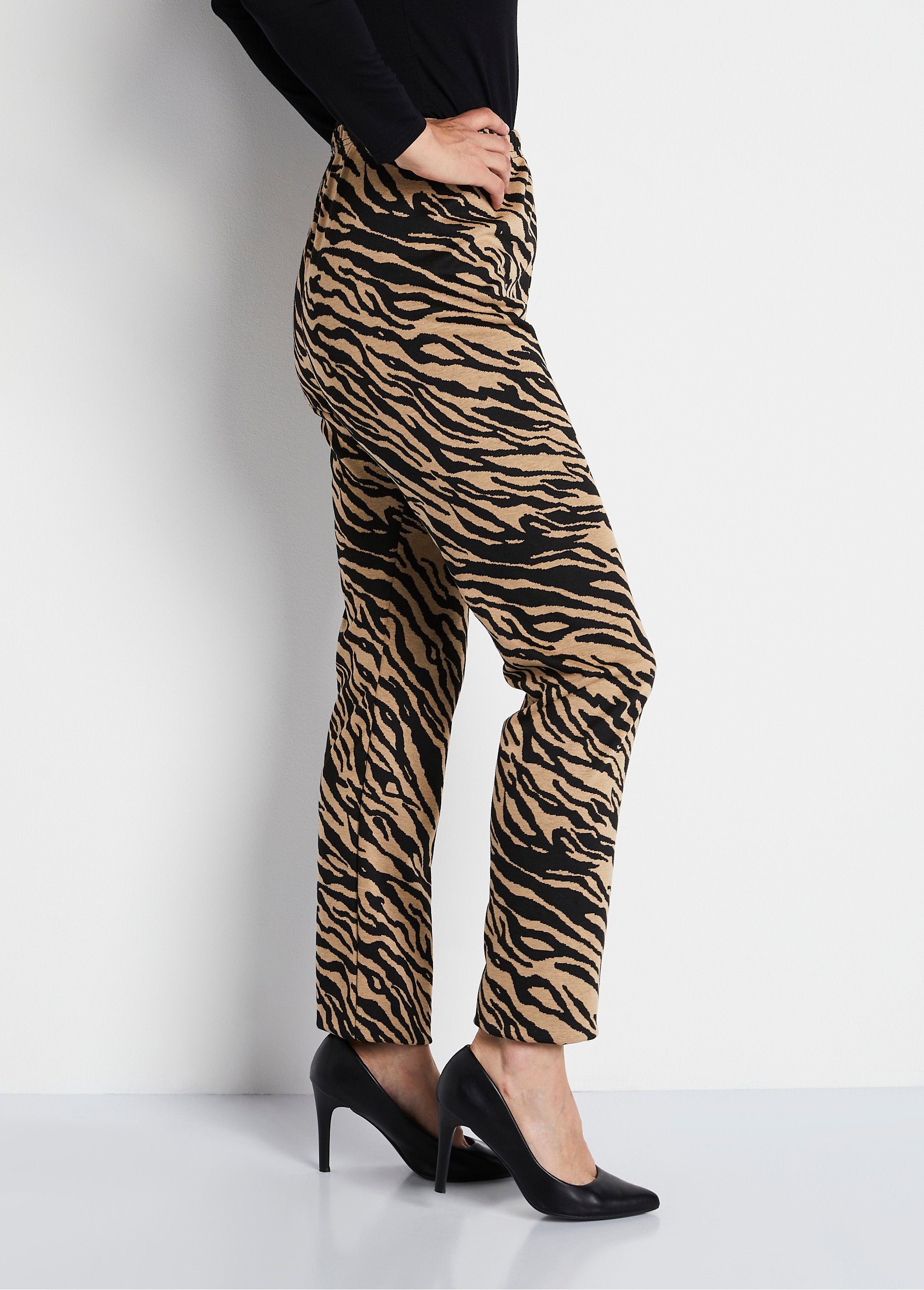 Jacquard_knit_elasticated_waist_leggings_Zebra_camel_DR1_slim