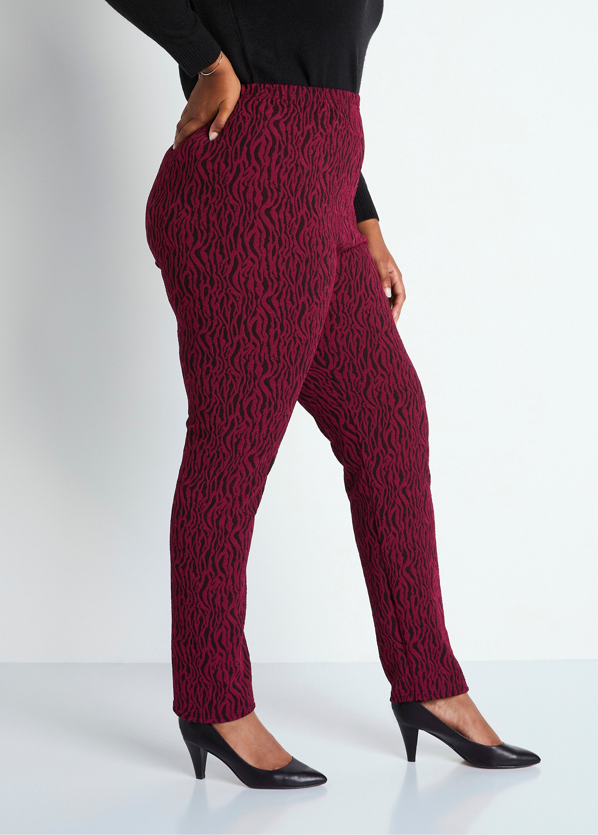 Jacquard_knit_elasticated_waist_leggings_Burgundy_zebra_DR1_curvy