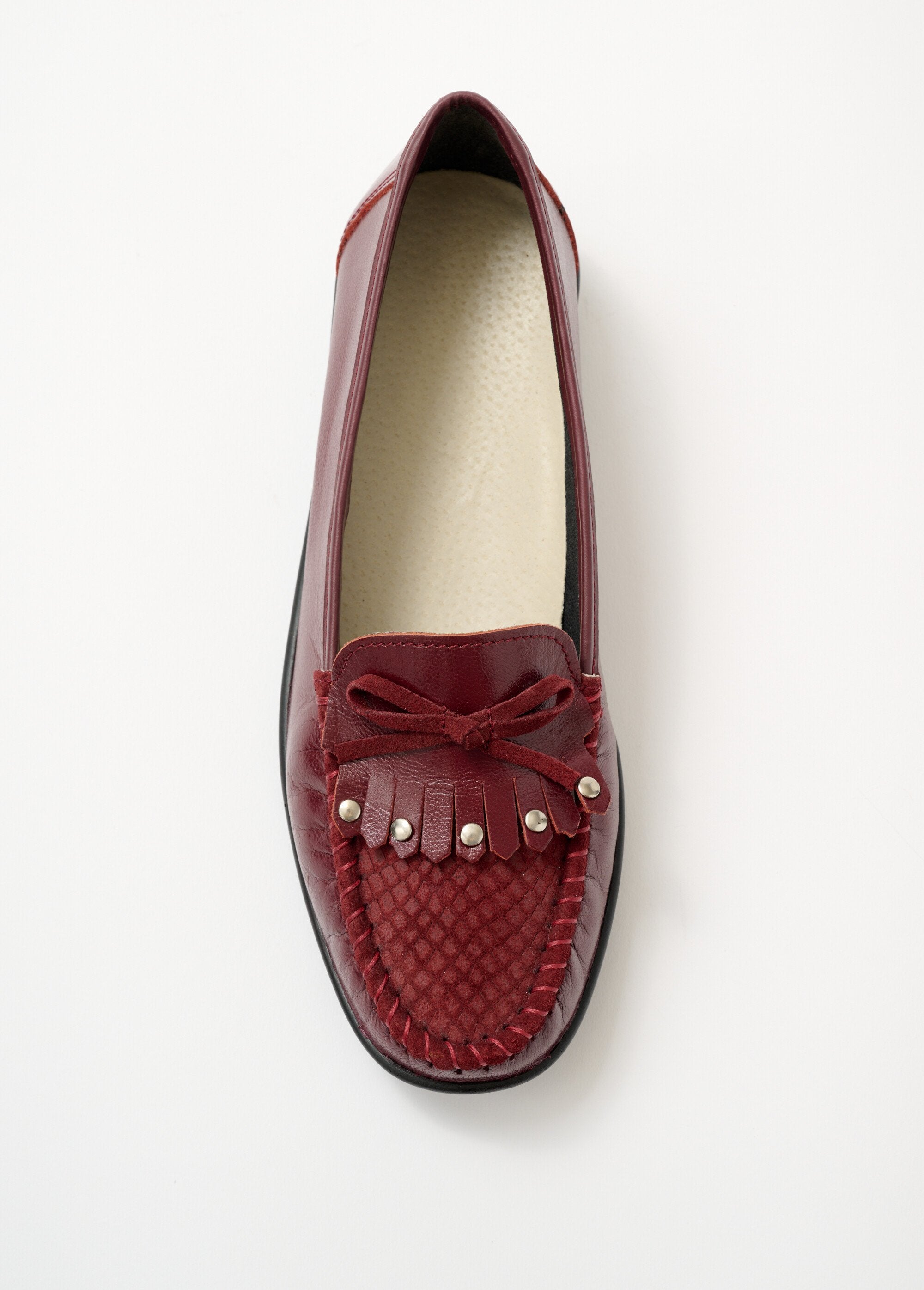 Leather_wedge_moccasins_with_fringed_tab_Bordeaux_OV1_slim