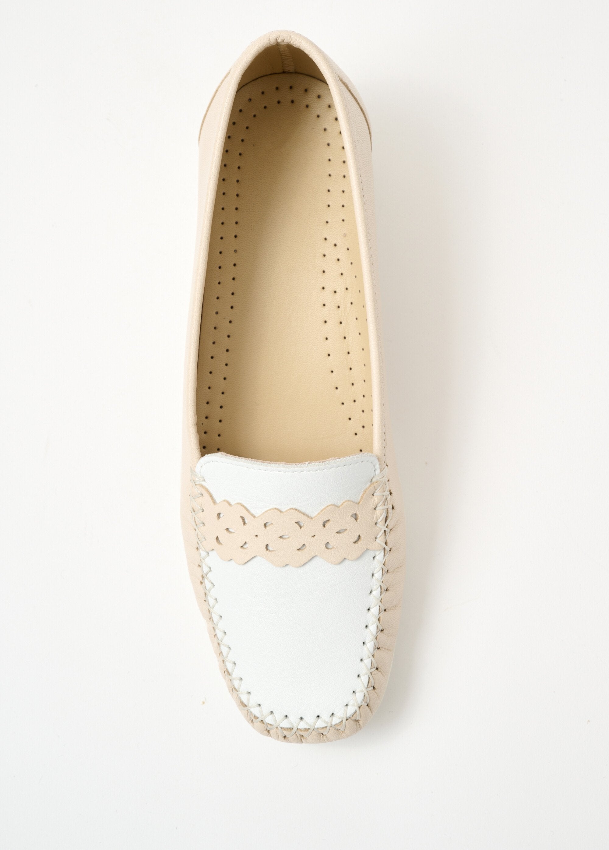 Comfort_width_leather_moccasins_Beige_and_white_OV1_slim