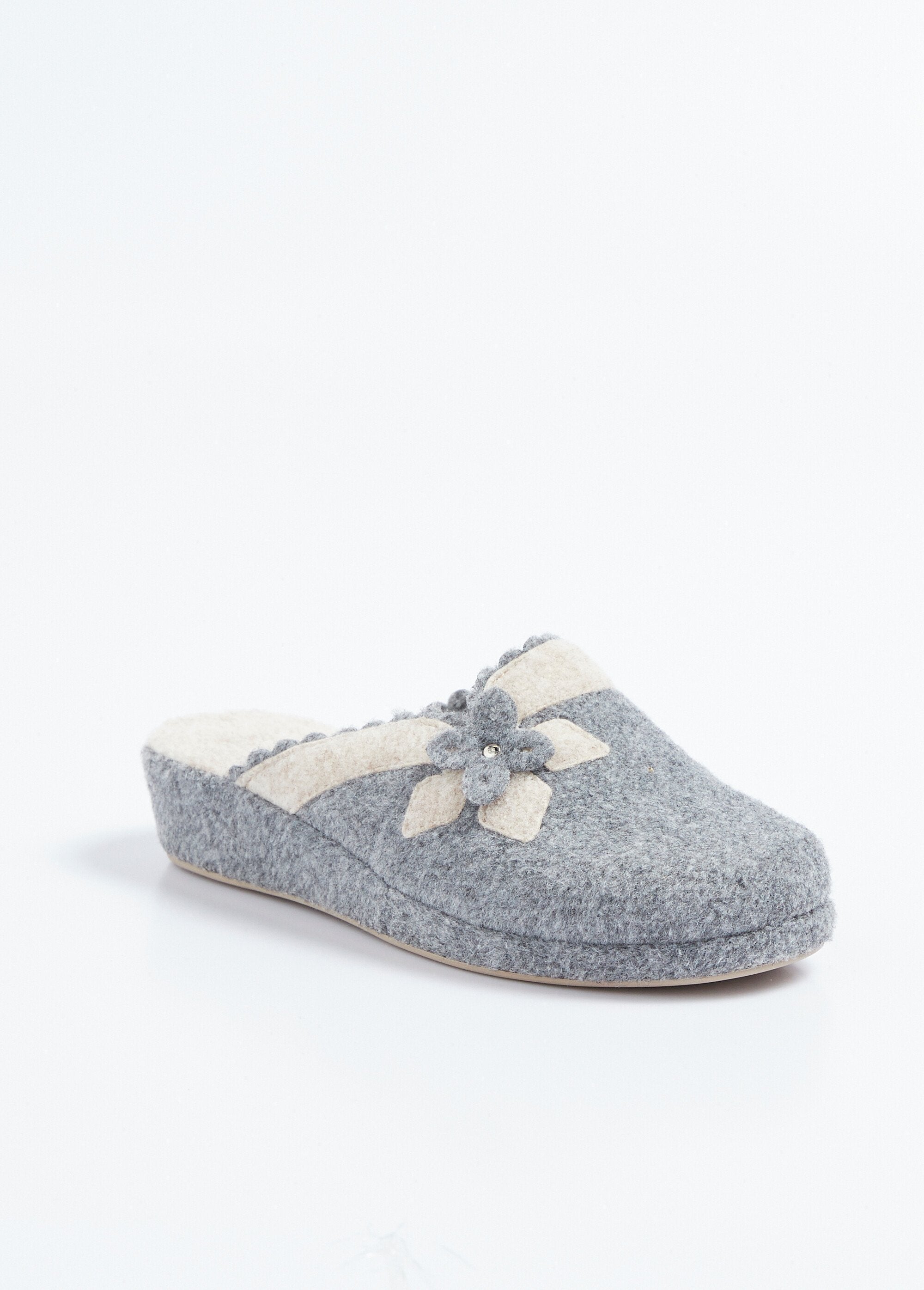 Felt_mule_with_floral_application_Gray_FA1_slim