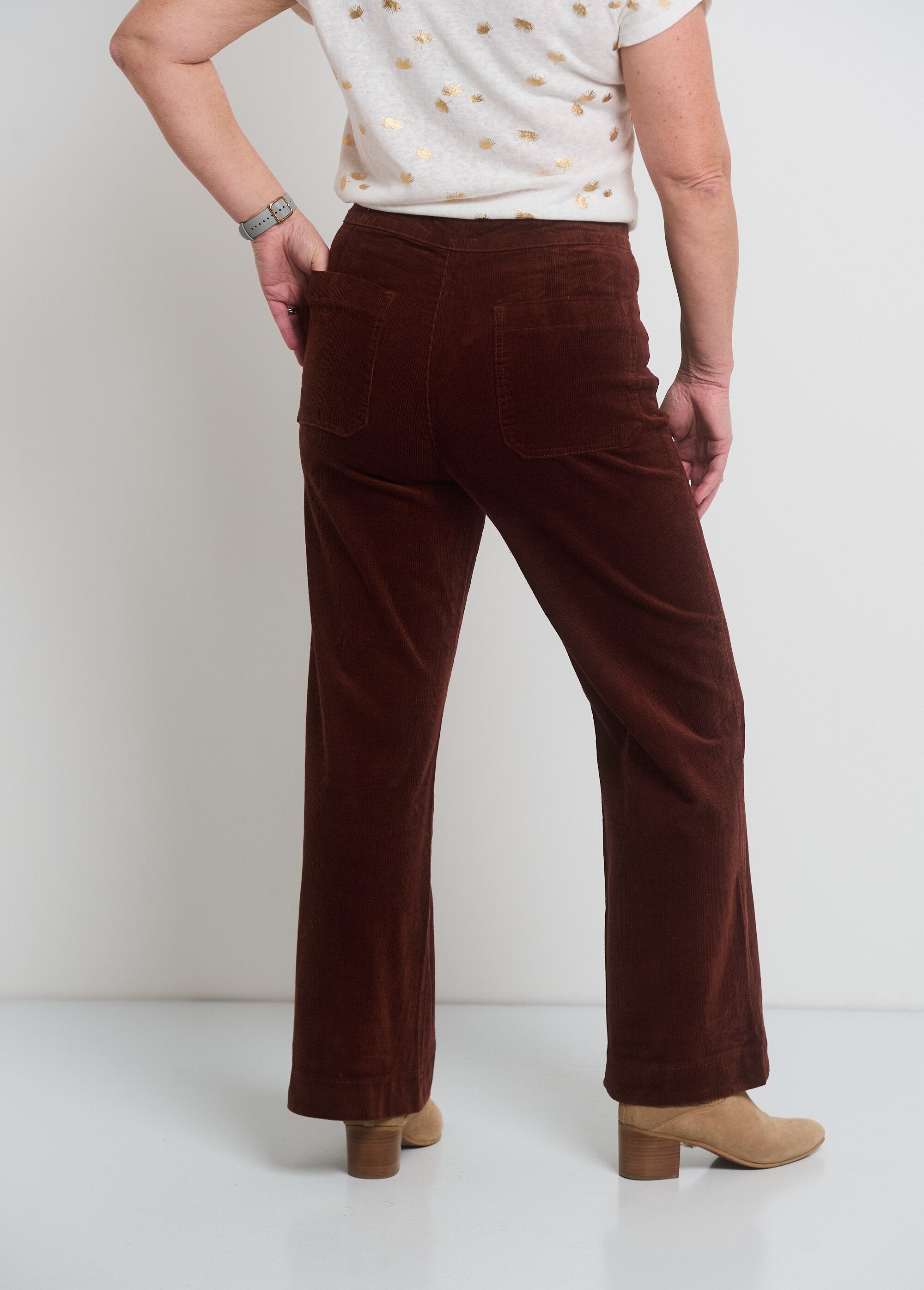 Flared_Velvet_Bridge_Pants_Brown_DO1_slim