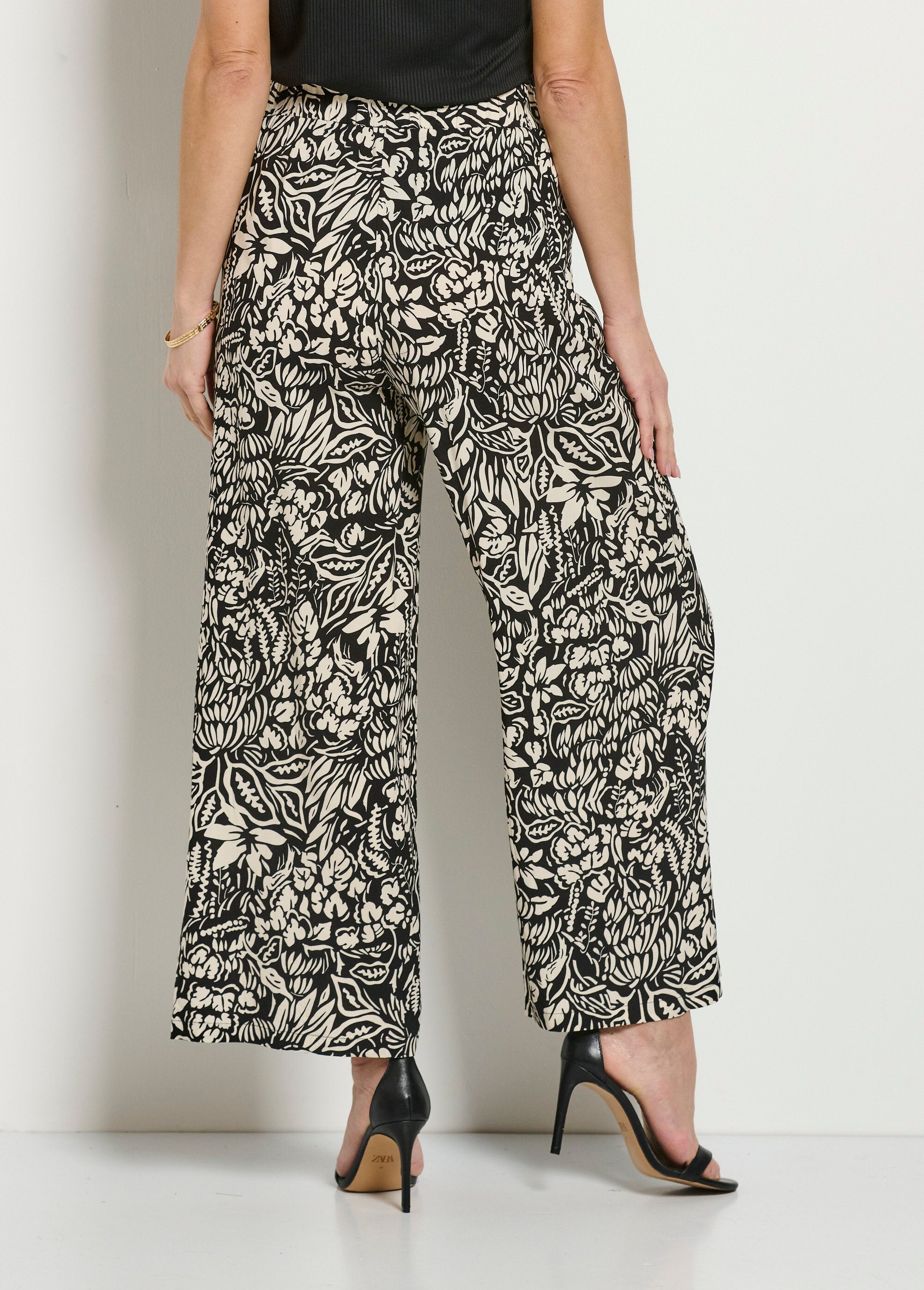 Wide_floral_or_plain_elasticated_waist_pants_Black_and_ecru_DO1_slim