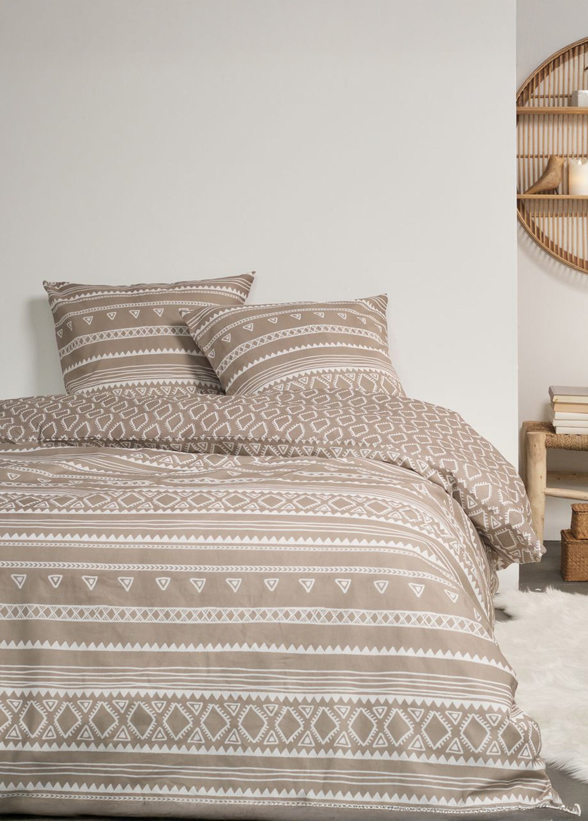 Ethnic_flannel_bedding_set,_240_x_220cm_Beige_and_white_FA1_slim