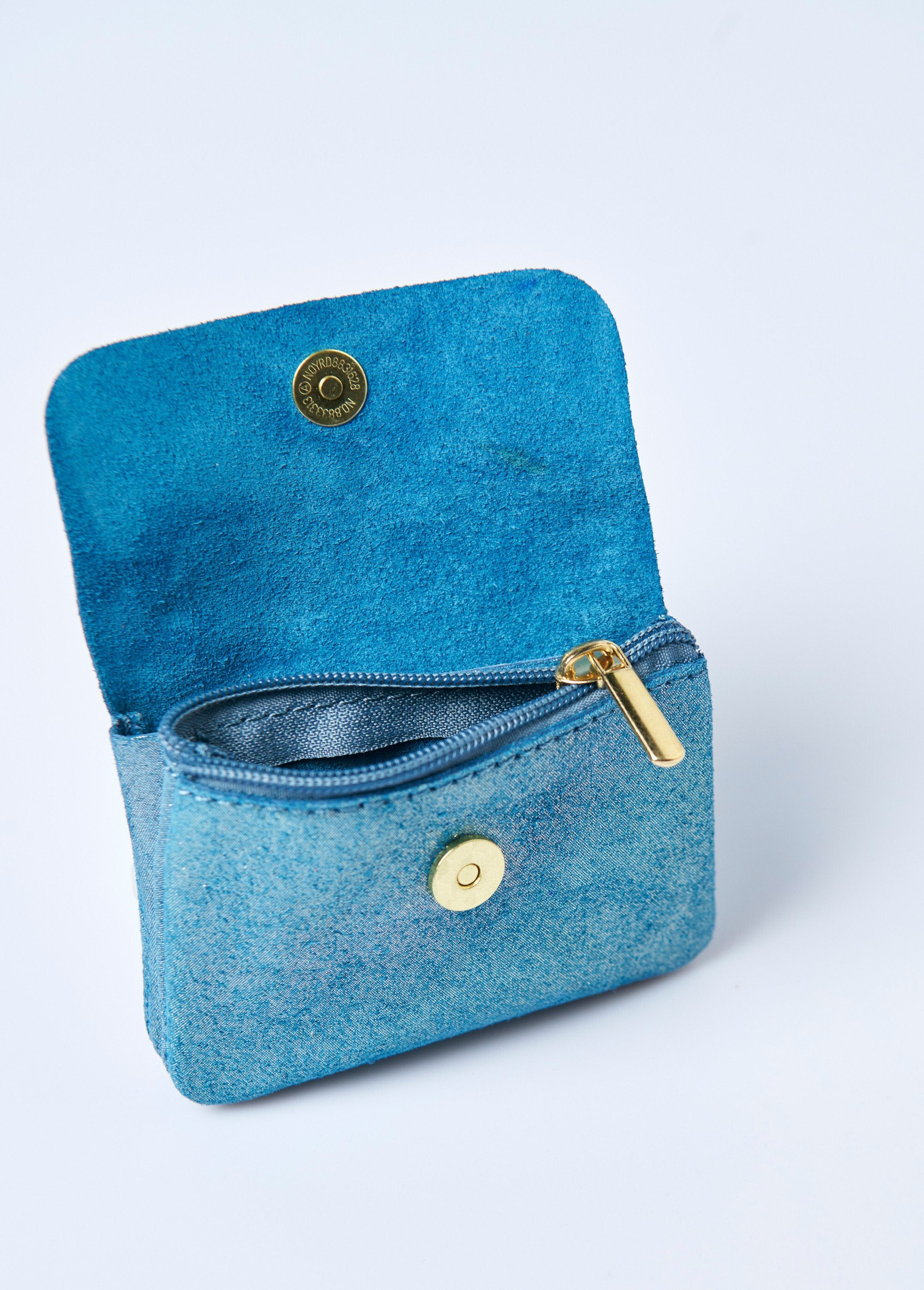 Small_zipped_iridescent_leather_purse_Iridescent_blue_DE1_slim