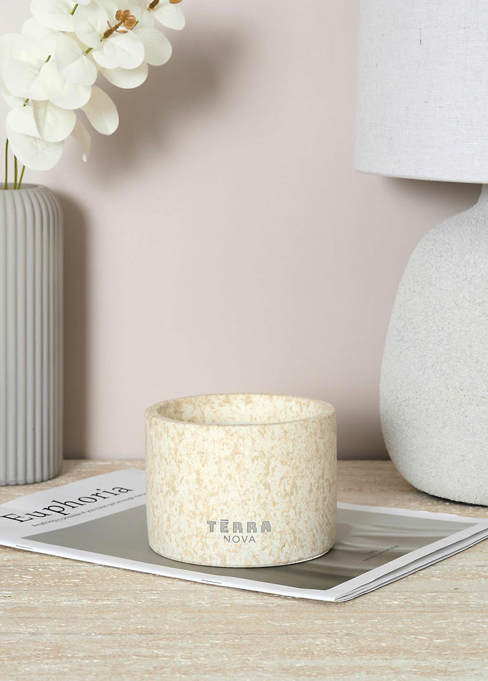 Small_scented_candle_in_a_concrete_container_Beige_SF1_slim