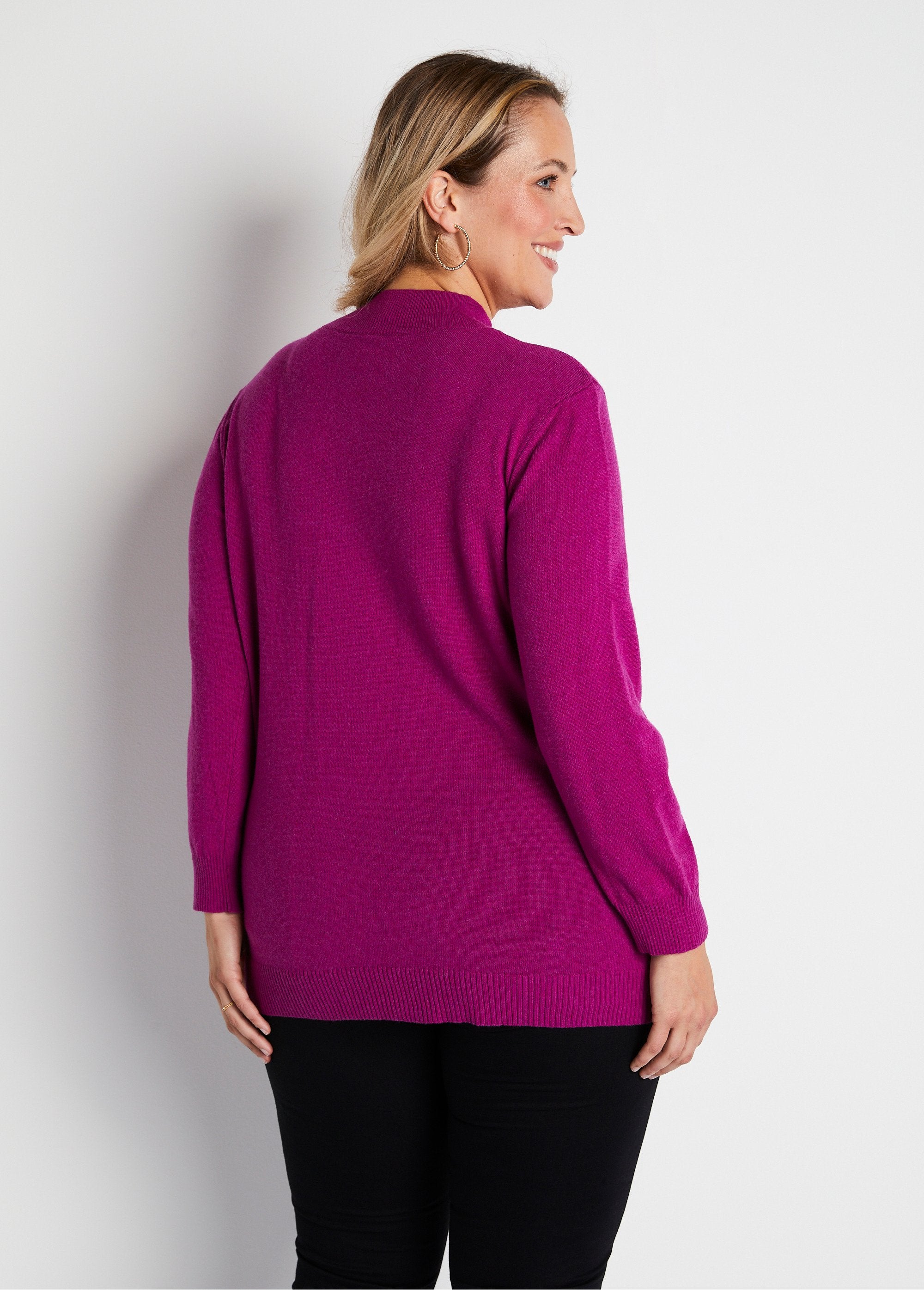 Sweater_with_recycled_fibers,_wool_and_cashmere_Cassis_DO1_curvy