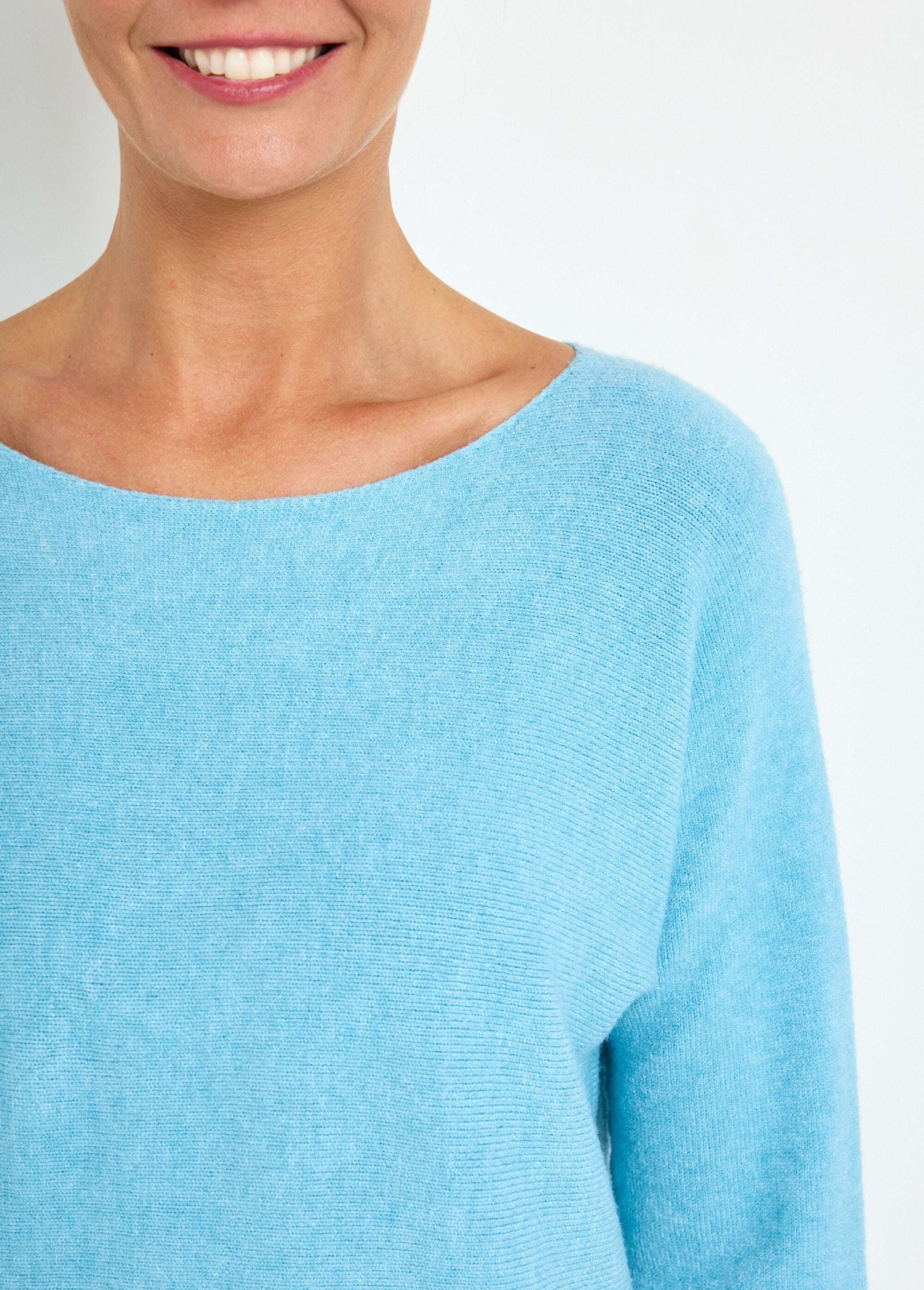 Long-sleeved_boat_neck_sweater_Sky_blue_DE1_slim
